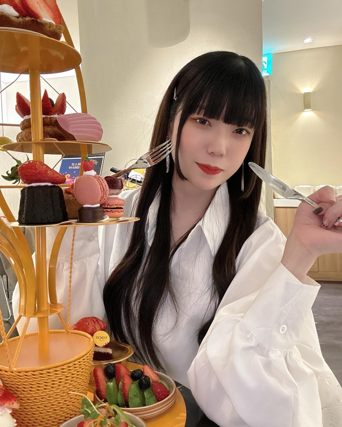 하루종일 딸기파티하는 오느른 내생일 ٩(๑• ₃ -๑)۶♥