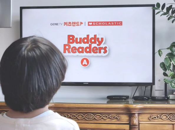 #유료광고

#지니TV키즈랜드 

엄마표영어 어렵게 생각하지말고,
영어노출부터 시작하자는 마음으로,
시작한 지니TV키즈랜드!

키즈랜드-영어놀이터-스콜라스틱으로
들어가면 다양한 영어영상을 볼 수 있어요!

스콜라스틱은 미국 국공립하고 커리큘럼으로

구성된 영어 교육 콘텐츠라 든든해요! 

​

미국 아이들의 실제 회화가 담겨있는

스토리로 귀가 열리고, 대화로 발화까지 

가능하게 해서 저는 흡족스럽더라고요.

시즌1 244편, 시즌2 100편

시즌3 96편까지 총 440편을 키즈랜드에서만

무료시청 가능하니 혜자스럽쥬?

스콜라스틱 48 주 예비 초등 가이드가

매월 1세트씩 선착순 예약배포 중이니
얼른 달려가세요~ ><

#스콜라스틱 #예비초등영어 #엄마표영어
#영어노출  #영어영상 #홈스쿨영어 

​
