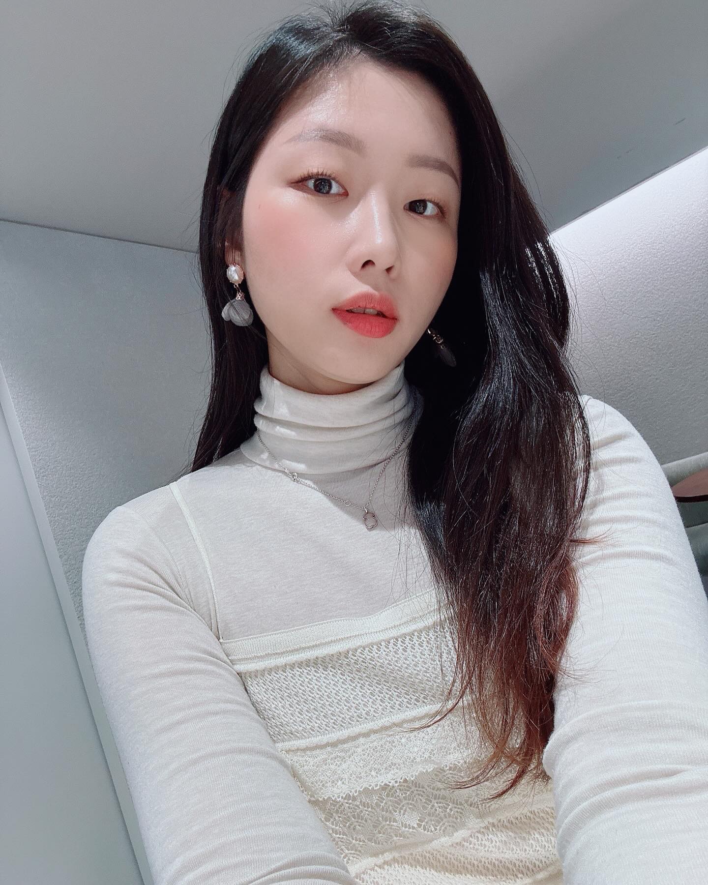 .
예뻐졌대 😘 누가 ? 내가 😜

고주파 열을 사용한 인모드 FX모드로 깔끔하고 빠르게 얼굴라인 개선했다💕
친절한 안내 덕분에 관리 받는 기분 제대로 느끼고 왔지요 👍
#인모드 #인모드FX