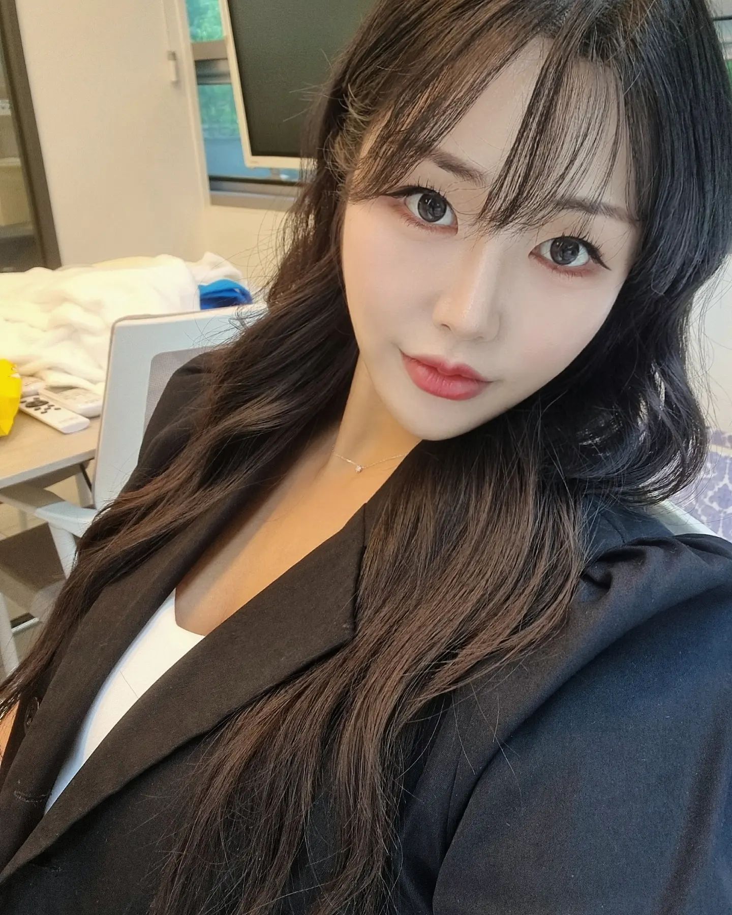 👀