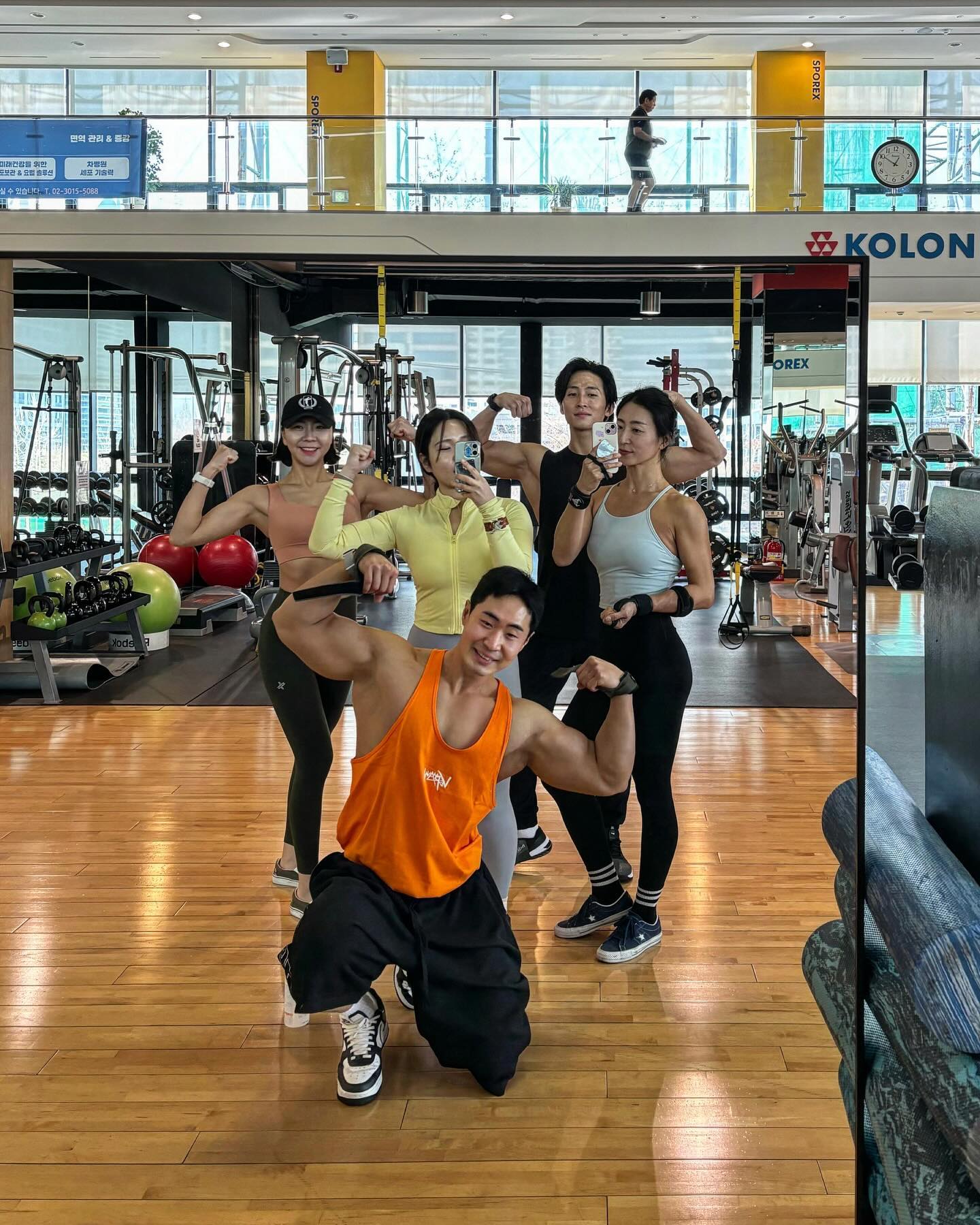 #주말
기다리고 기다렸던 #코오롱스포렉스 #헬벙 💪🏾🔥
헬스하고 #볼링 까지! 추웠지만 #꿀잼 😆👍🏻

이번주는 헬벙을 3번이나 했네?ㅎㅎㅎ
화욜은 여의도에서 연수&보람이랑 
목욜은 목동에서 민규랑
오늘은 강남에서 보람, 유정, 민규, 태궁이랑
.
.
.
.
.
.
.
#깨비허리챌린지🏃‍♂️ 7A #스포렉스 #운동하는직장인 #운동녀 #헬스타그램 #40대 #남매맘 #workout #gym