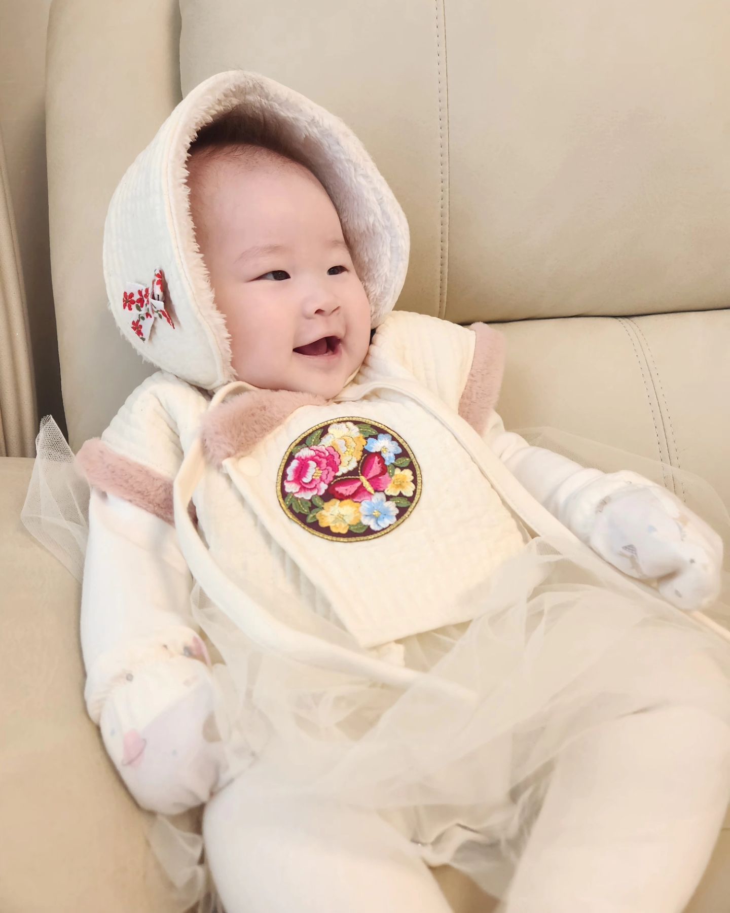#써든이

#아기한복 개시했어요 😆 
새해복 많이받으세요 🩷

#육아맘 #육아맘소통#한복#아기코디 #육아대디 #소통 #데일리룩 #설날룩 #누빔