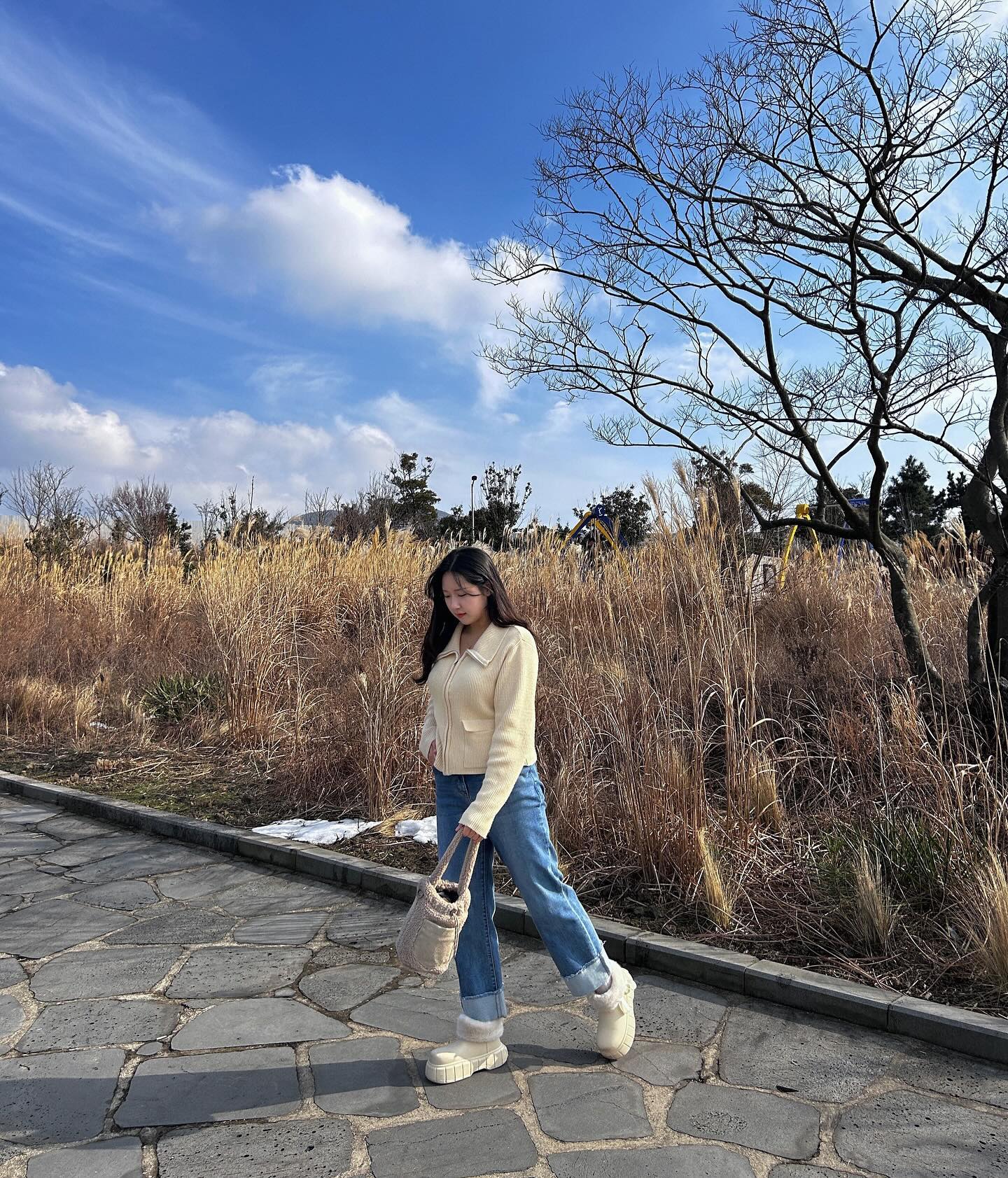 제주여행 언제 끝날지 나도 몰라~~(๑¯ ³¯๑)

#제주 #제주여행 #제주맛집 #제주카페 #제주스팟추천 #제주놀거리 #981파크제주 #동백포레스트 #아이폰 #기본카메라 #아이폰기카 #스냅사진 #포즈추천 #사진포즈 #좋반 #좋아요 #선팔 #맞팔 #인친 #겨울부츠코디 #여자코디 #데이트룩 #여자데일리룩 #겨울코디 #찰떡코디 #가방강조 #가방사진 #버킷백 #양털버킷백