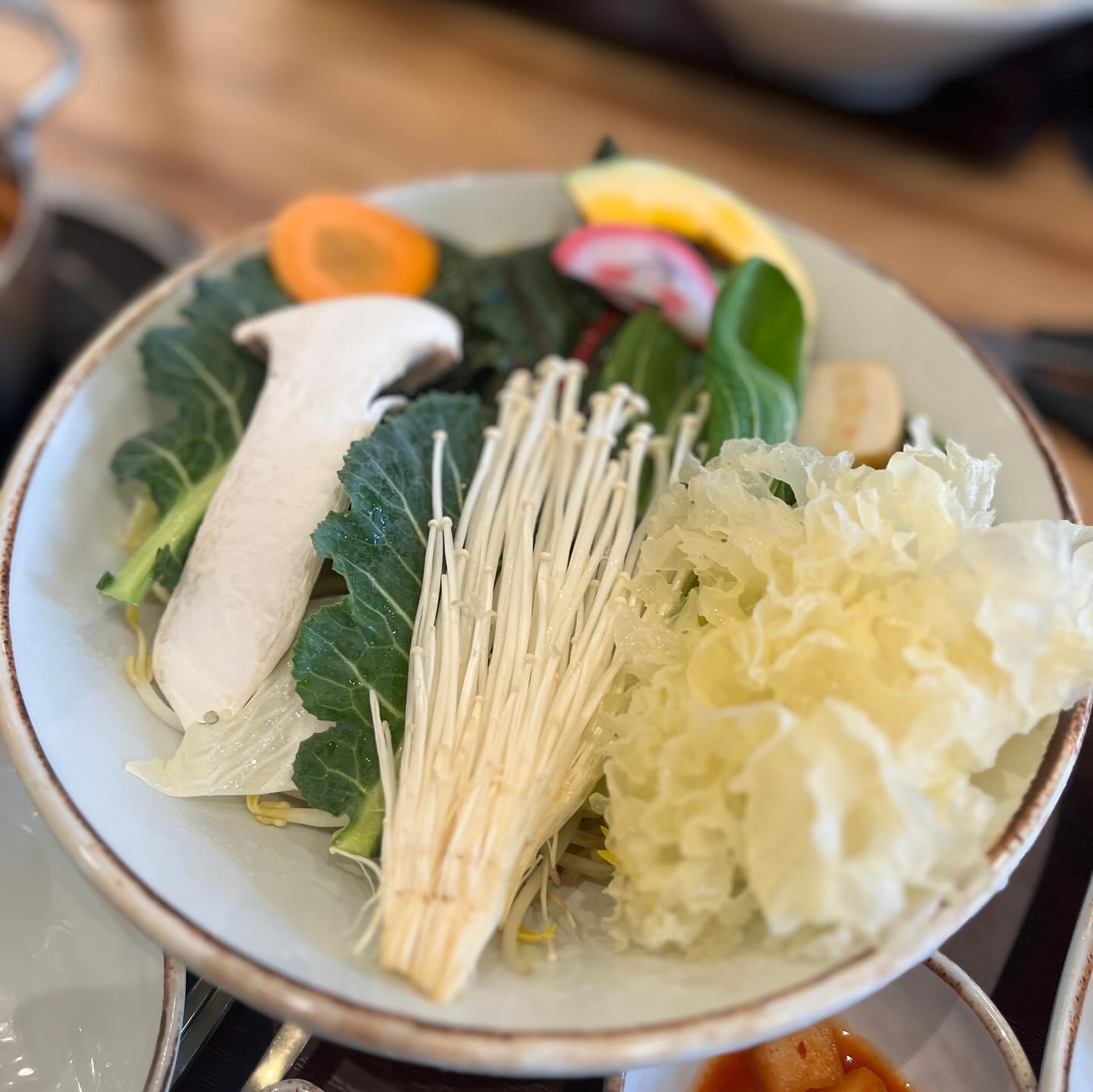 😋#예삐푸드 #예삐맛집 🍴
.
.
.
📍경기 부천시 원미구 신흥로 170 501동 101호
📒얼큰순두부샤브 14,900 / 사골나가사끼샤브 14,900 / 죽 2,500
.
.
.
프리미엄  1인샤브맛집 삼청동샤브 🩷 애견동반 가능
야채  가득 넣고 보골보골 끓여먹다가 면이랑 죽까지 야무지게 먹음
첨엔 양이얼마안되는것같아 야채추가하려했는데 배찢어질뻔...😵‍💫
정성들여 끓이 샤브국물에 죽 필수니께 꼭 추가하세용
얼큰 순두부 샤브는 신라면보다 덜 매운정도여서 맵찔이인 나도 맛있게 먹음
.
.
.
.
#먹스타 #먹스타맞팔 #먹스타스램 #먹스타소통 #먹팔 #먹팔맞팔 #먹팔해요 #먹팔환영 #먹팔하면맞팔 #먹팔로우 #kfood #kfoods #koreanfood #asianfood #followers #foodforfoodies #cooking #koreanstyle #ffff #followforfollowback #먹방 #삼청동샤브 #삼청동샤브신중동점 #삼청동샤브샤브  #신중동맛집 #신중동해장 #신중동역맛집  #신중동밥집