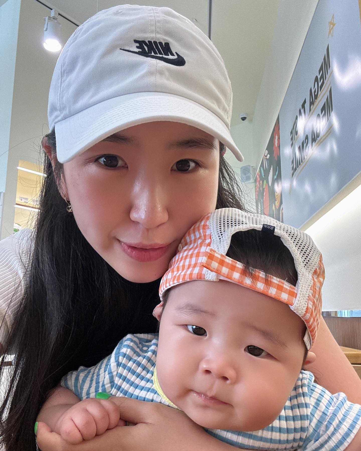 아들아 너는 엄마 힘들게하지 말아주렴 하하하! 밝고 건강하게만..
