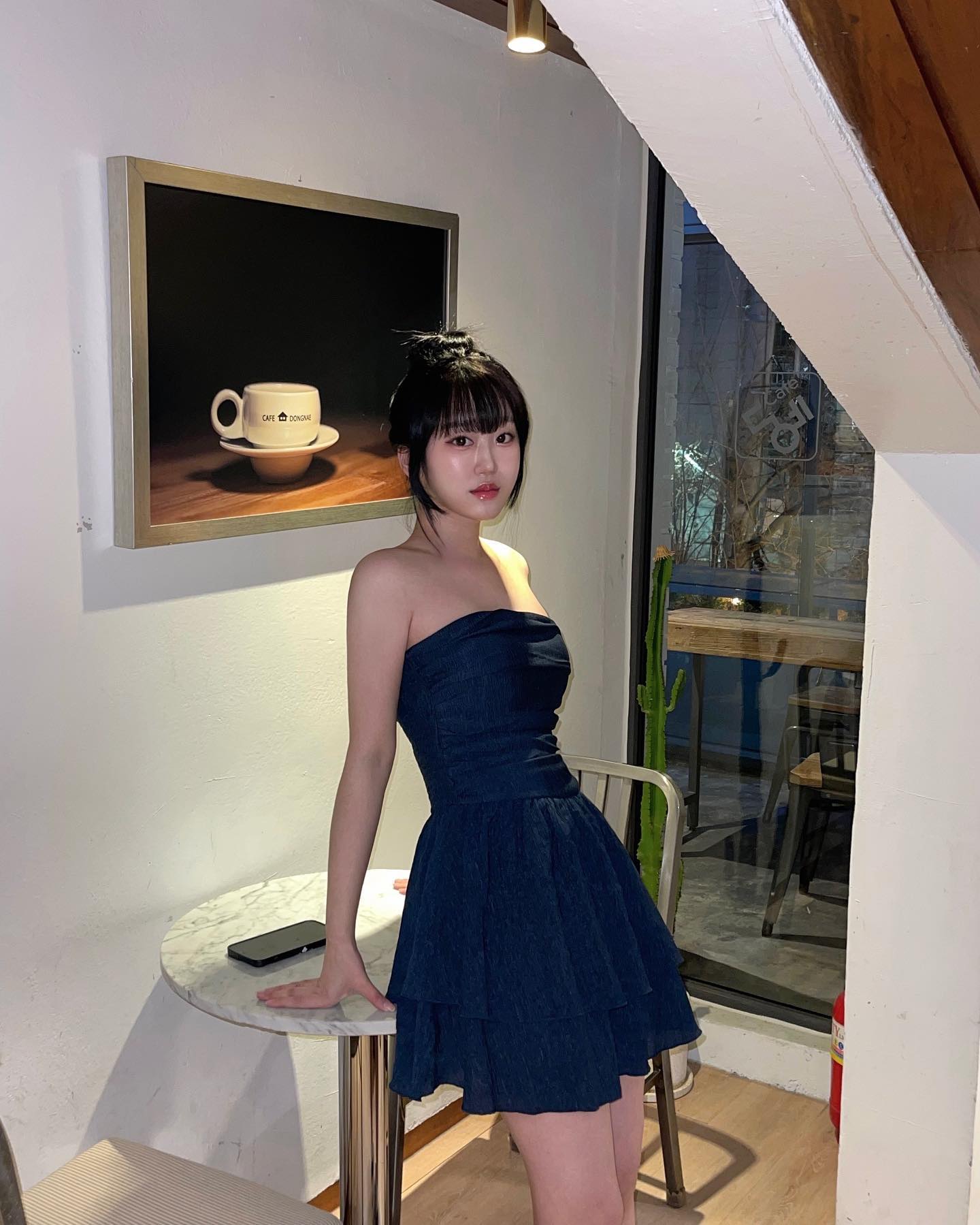 아이브 원영이 착용한 🫧튜브 셔링 러플 미니원피스🫧
통풍 잘되는 재질이라 여름에 놀러가서 입기 좋고 샤랄라한 원피스로 기분 전환하거싶을때 딱인듯..!
색깔도 엄청 다양하게 있어서 고르기 힘들었다🥹🥹🥹

.
.
.
.
.
#샵사이다#장원영#원영#아이브#wonyoung#IVE#kpoplook#daily#dailylook#ootd#cafe#오오티디#카페추천#아이돌#shopcider#00년생
