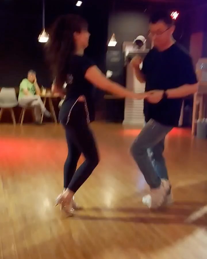 너무 많은 축하와 선물들~ 
이 감사함을 어찌 표현 해야 하나~~ 
사진으로 다 담지 못하는 넘쳐나는 
항상 주위에 좋은 사람들이 함께 해주고 챙겨주시고~ 
평생 갚아도 다 못 갚을 사람들..
나도 열심히 좋은 사람이 되도록 더 노력 해야지~~ 
다들 너무너무 감사합니다~ 

#행복이뭐별거인가요 #좋은사람들이랑함께하면됐죠 #내사람들챙기기 #나는행복한뇨자 #감사하고또감사합니다 #갚으면서살기 #다들정말너무너무감사합니다
