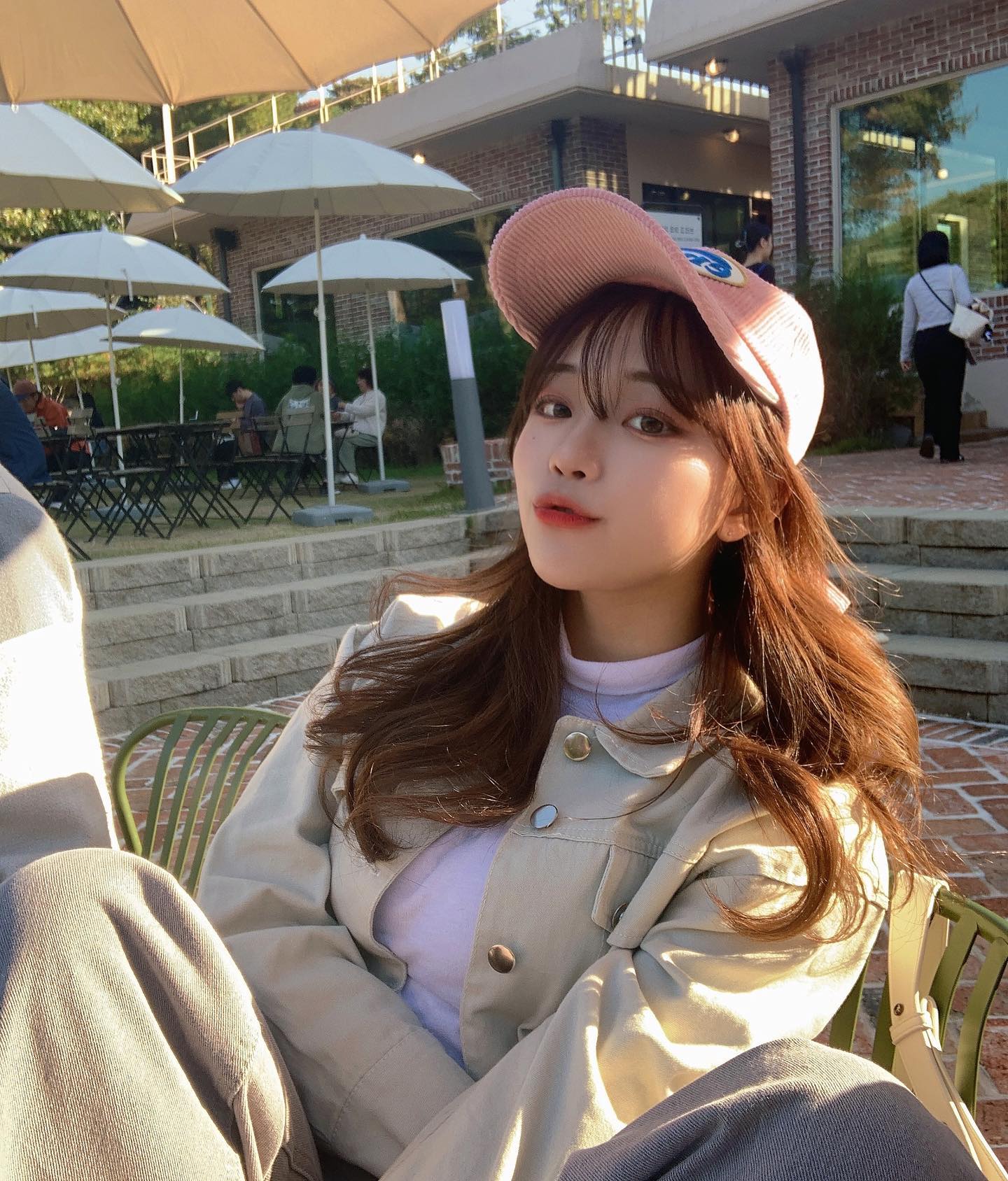 월요일 휴가 쓰고 이쁜 카페가서 힐링❤️ 
아인슈패너도 맛있는데 시그니처라떼가 진짜 존맛☕️ 다음엔 나도 돗자리 가져와야지😁
.
#카페추천 #브리끄 #시그니처라떼 #서울 #남양주 #남양주카페 #북한강카페 #스카치버터아인슈페너 #솔티드아인슈패너 #브리끄시그니처라떼 #주말 같은 #평일 내일은 #출근 #☹️