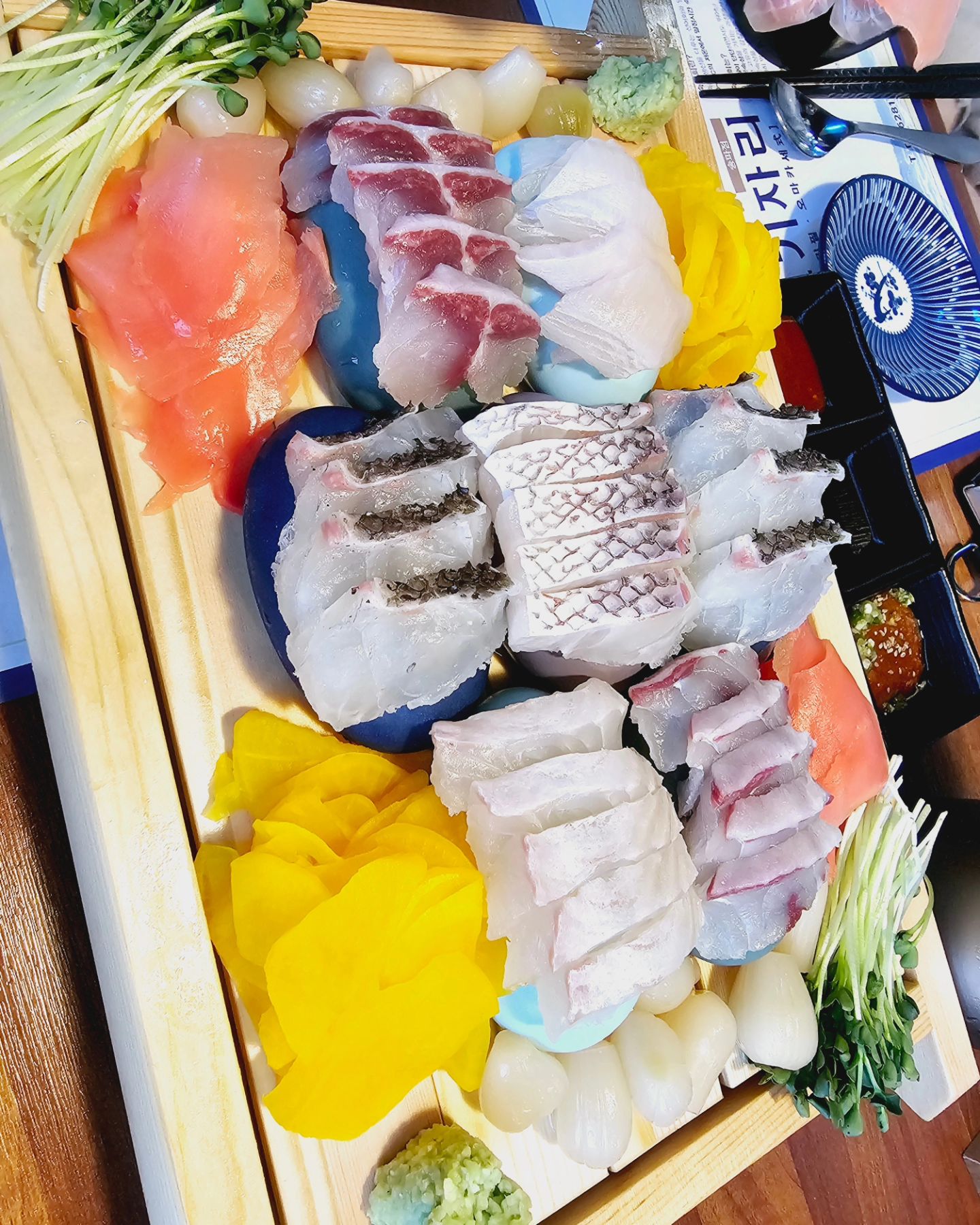 #물고기자리 #숙성회 
쫠깃쫠깃넘맛있었네
#산낙지 #멍게 #매운탕
비오는 토요일 🐶