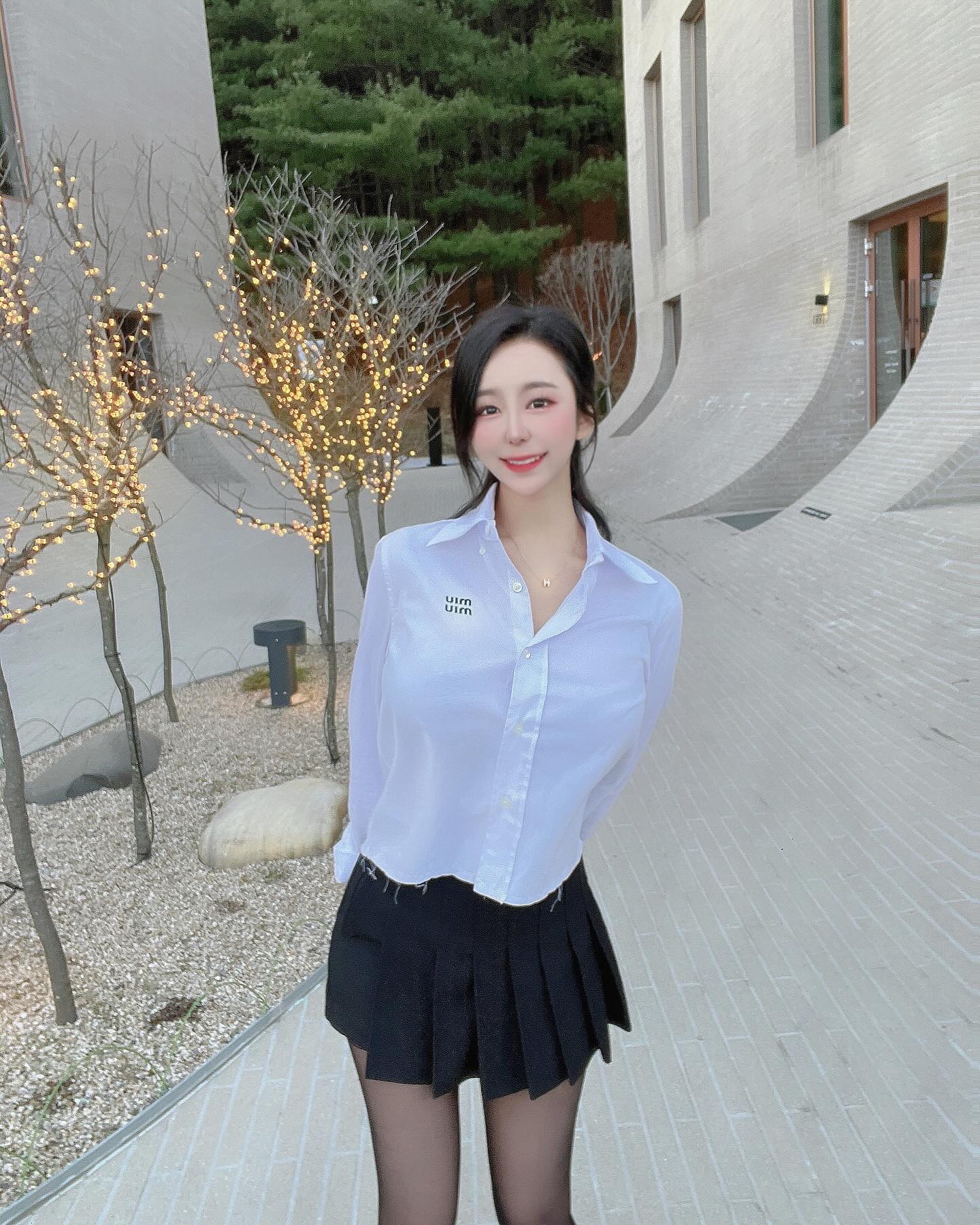오랜만에 일상🤍
행복한 과소비로 시작해
다양한 만남이 가득한 3월,
벌써 중반을 달려가네요..

그리고 3월은..아직 꽤 춥네요?🥶
다들 옷 따뜻하게 입으시고
오늘도 평화로운 날이 될 수 있게
열두시쯤~ 다들 카페인 충전 하시죠!!☕️

#화요팅