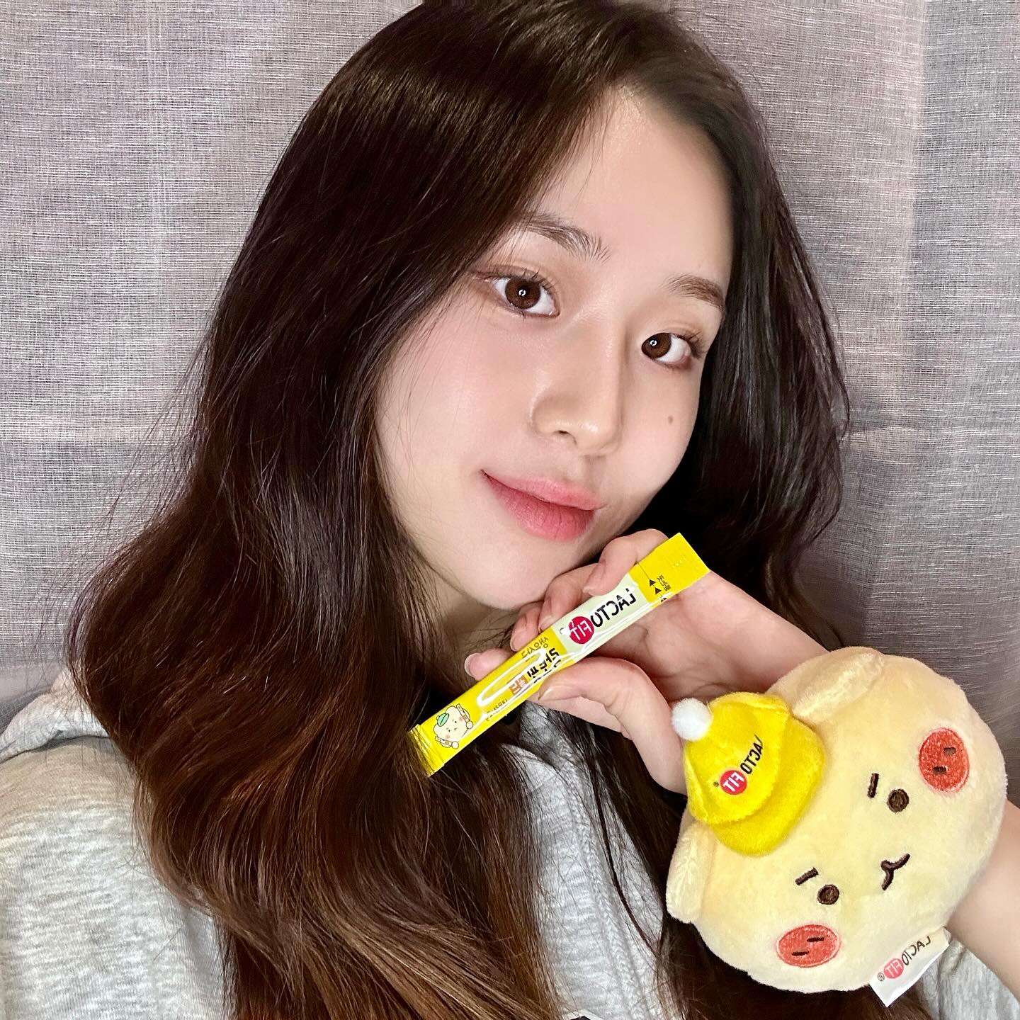 #유료광고 lactofit_official

대한민국 1등 유산균 브랜드 ’락토핏‘🌼
그리고 1등 귀여움🌼’망그러진곰‘이 콜라보 했대요~~ 
구매율 1등❗️락토핏 유명하잖아요
평소에도 유산균은 락토핏으로 챙겨먹고 있었는데요! 이번엔 기존 락토핏 골드 제품 대비 프로바이오틱스 수 2배 증량으로 총 20억 CFU보장..!
미쳤다ㅠㅠ♥

이번에 콜라보하면서 패키지가 너ㅓㅓ무 귀여워서 사망할뻔 했는데요..
제품 패키지뿐만 아니라 스틱포에도 랜덤으로 망곰 캐릭터가 그려져 있어서 먹을 때마다 기분이 좋더라구요🐻🌼
콜라보레이션 굿즈인 ’망곰 손목션‘ 너무 귀엽고 사용감도 좋아서 실용적이고 좋음! 선물로도 추천할게요♥

프로바이오틱스 뿐 아닌 정상적인 면역 기능에 필요한 아연이 함유되어 있어 꼭 챙겨먹어야해요!
1일 1회, 1회 1포 식전, 식후 관계없이 물 없이도 언제 어디서든 섭취 가능하답니다🙂

이번 콜라보 패키지는 올리브영 단독 구성으로, 오직 올리브영에서만 만나볼 수 있는 한정판 기회‼️‼️

✅올영 행사(올리브영 헬스플러스 오픈 기념): 3/18~25 (할인율 33%)
- 3/18 단 하루는 오특 행사로 특가 이벤트까지 진행! (할인율 38%)
- 총 행사기간 : 3/1~3/31, 오직 한달 간만 한정수량 만나볼 수 있는 기획세트

3월 딱 한달! 그리고 마지막 콜라보! 놓치지 마세요🙂

_
#락토핏 #망그러진곰 #올리브영 #유산균 #굿즈 #올리브영추천템 #망글곰 #망곰 #락토핏골드 #콜라보 #유산균추천 #종근당건강