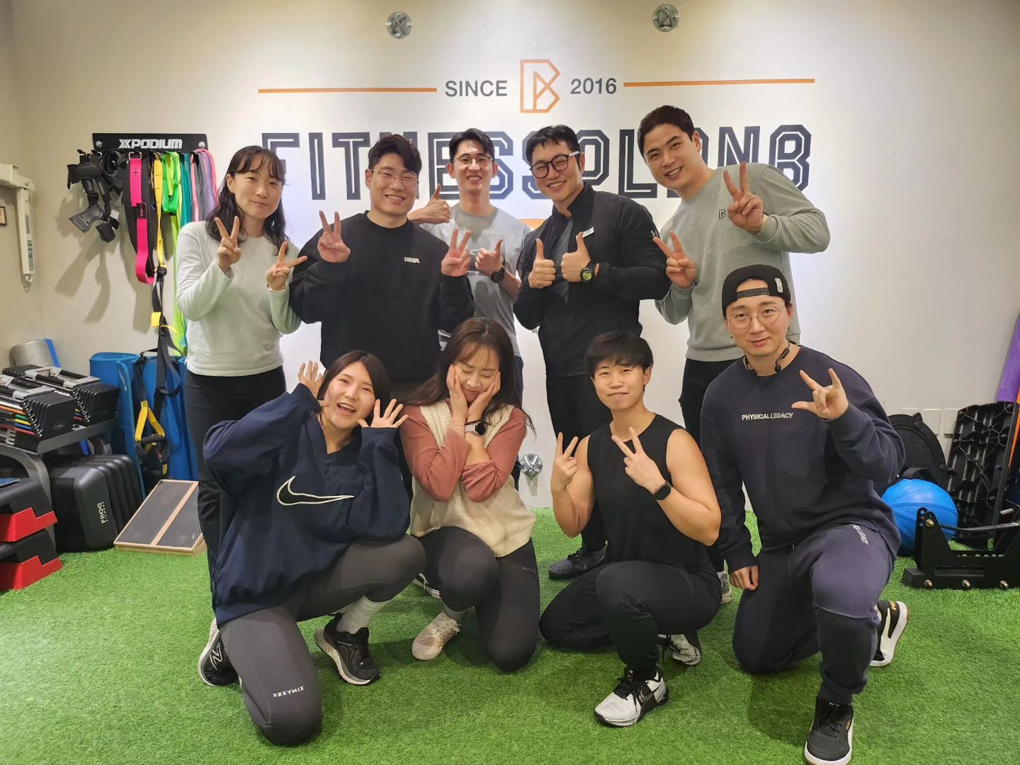 #FEEA #동작분석전문가 

매우매우 늦은 후기⭐️

좋은 기회로 FEEA 첫세미나에 교육을 듣게되었는데
매번 오픈채팅방에서 도움만 받다가 
피트니스플랜비 대표님 실물영접하며
운동과 교육을 듣게 되다니 너무 신기했답니다!

최대한 알찬 내용들과 궁금증을 해결해주시려다보니
기존 정해진 시간을 초과했지만 
그만큼 교육생선생님들에게 이해시켜주려는, 하나라도 알려주실려는 모습이 인상적이었고

방대하면서도 아주 얇은 지식을 가지고 있던
나에게 알고있던 내용들을 정리할 수 있었고

역시나 나는 배움이 좋다는 것도💜