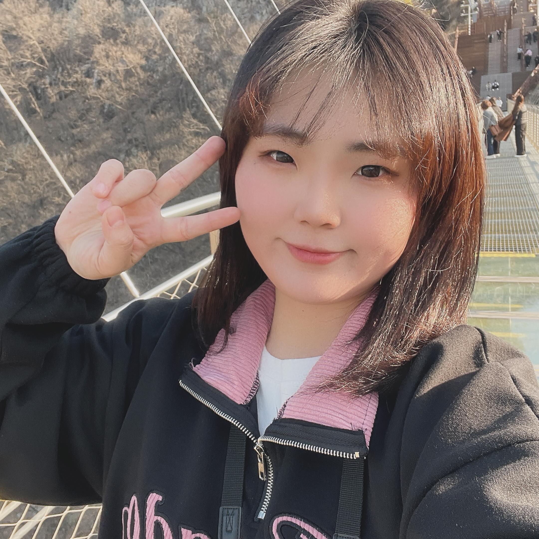 등산은 추운데 더워🥶🥵
.
#소통 #소통해요 #등산 #등산스타그램 #여행스타그램 #셀스타그램 #셀피 #소금산 #원주 #좋아요반사 #좋반 #いいね返し #오오티디 #93년생