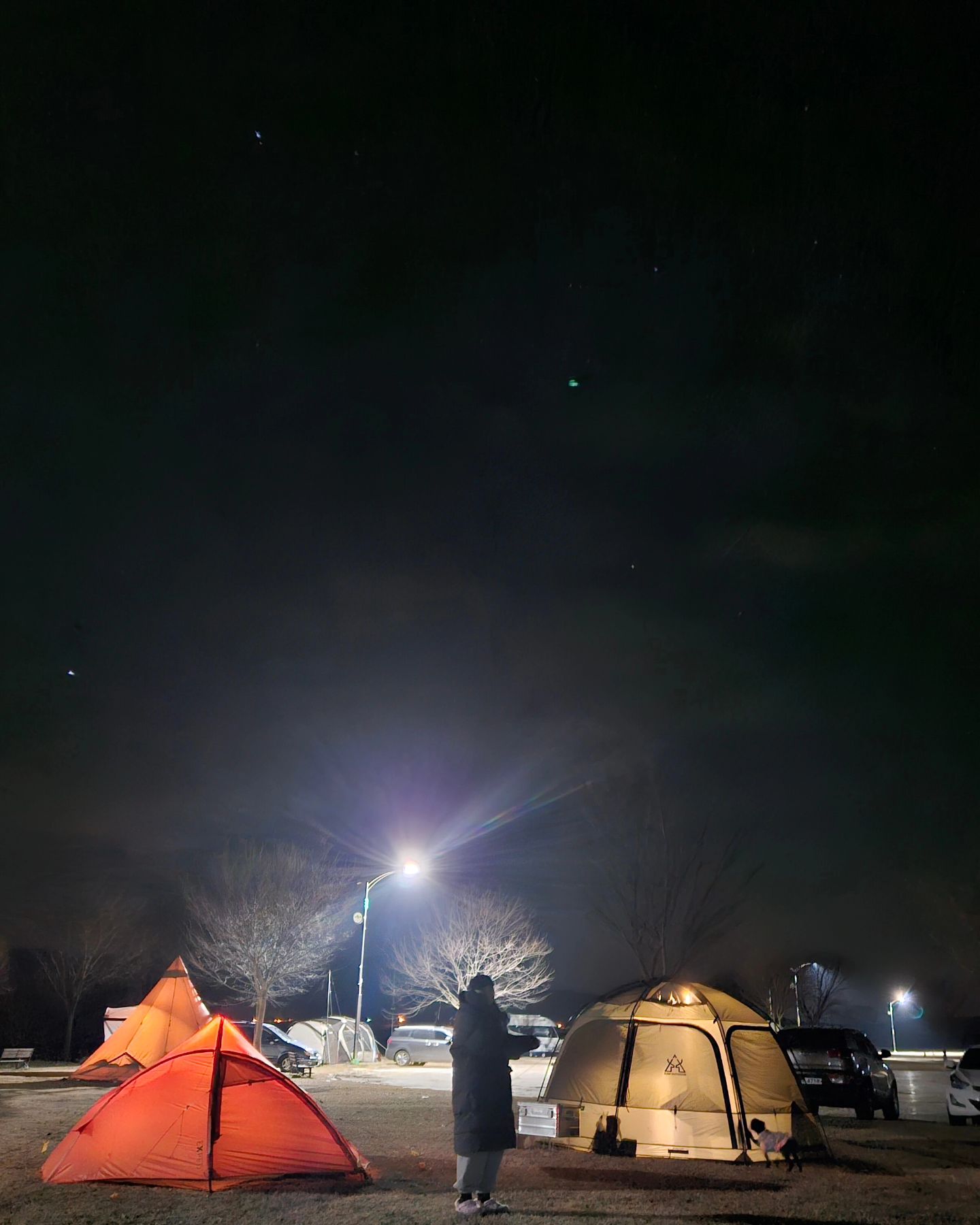 초대해줘서 고마와요!
캠핑 재밌네?

#개둘사람셋 #🏕 #⛺️ #급캠핑 #당일치기 #🚗💨