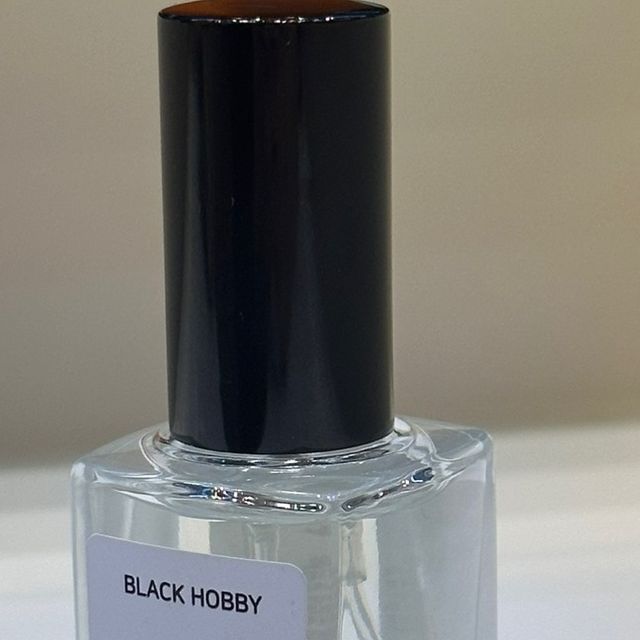이재준 on Instagram: "#협찬 @blackhobby_official [블랙하비] 재팬 포레스트🍃 -일본의 숲을 표현한 향기로 산뜻한듯 경쾌한, 신비로운 향 어두운(Black) +취미 (Hobby) 라는 뜻으로 내면 속 숨겨진 당신