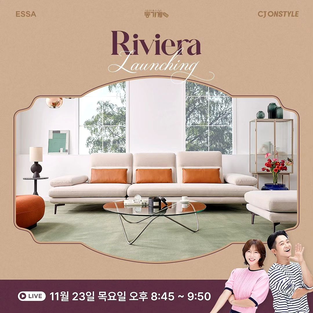 #광고

11월 23일 20시 45분
CJ온스타일 동가게 라이브에서
ESSA X CJ온스타일 동가게 주인장 쇼호스트 동지현이 PICK한
‘리비에라 카시미라 패브릭 소파’를 특별 혜택에 만나보세요~

리비에라 카시미라 패브릭 소파는
볼륨감이 돋보이는 디자인에
고급스러운 기품을 더한 스윙기능 소파로
깔끔한 마감과 착석감이 우수해
일상을 편안한 휴식으로 채워주는 소파랍니다~

또 리비에라 소파에 사용된 카시미라 패브릭은 
자연스럽고 고급스러운 패턴이 돋보이는 기능성 패브릭
생활 속 마찰이나 손상에 강한 탄탄한 내구성으로 반려견이 있는 가정에서도 
발톱 긁힘 걱정 없이 안심하고 사용할 수 있어요!

오직 동가게에서 만날 수 있는 특별혜택 !!
1. 최대 30만원 일시불 할인
2. 최대 36개월 무이자 할부
3. 카카오페이(KB카드) 5% 즉시할인
4. 4개월 예약 배송 가능

*리비에라 구매 혜택
1. 45만원 상당 스툴 증정 (4인 코너 제외)
2. 10만원 상당 쿠션 3개 증정 (3인은 2개)
3. 포토후기 작성시 20만원 상당 쿠션 증정
4. 4주 배송 약속
https://display.cjonstyle.com/p/exhibition/exhibitionDetail?plnExhbId=202306073170

리비에라 카시미라 패브릭 소파로
휴식의 퀄리티도 올리고 여러분의 공간을 품격있게 완성해 보세요~

essasofa
#에싸 #에싸소파 #에싸쇼파 #박서준소파 #박서준쇼파 #카시미라 #CJ온스타일 #CJ #라이브쇼 #라이브방송 #동지현 #동가게 #소파추천 #소파할인 #ESSA #거실인테리어 #소파인테리어 #리비에라