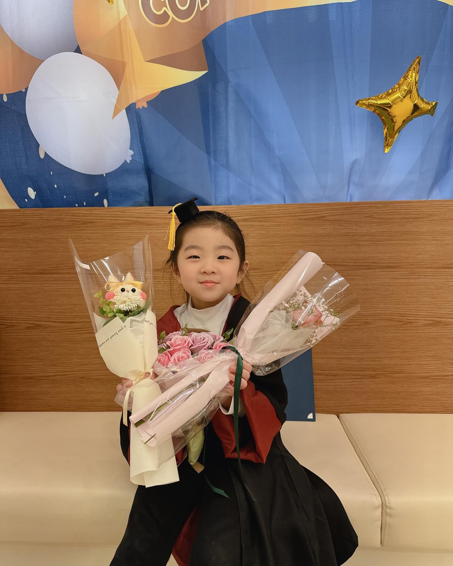 👩🏻‍🎓
울애기 졸업 💜
8개월부터 다닌 어린이집 졸업식날.
노래도하고 꼬물이손으로 율동도하고
야무진 딸랭이 🩷
건강하고 무탈히 사랑받으며 잘 다녔당
축하해🎊