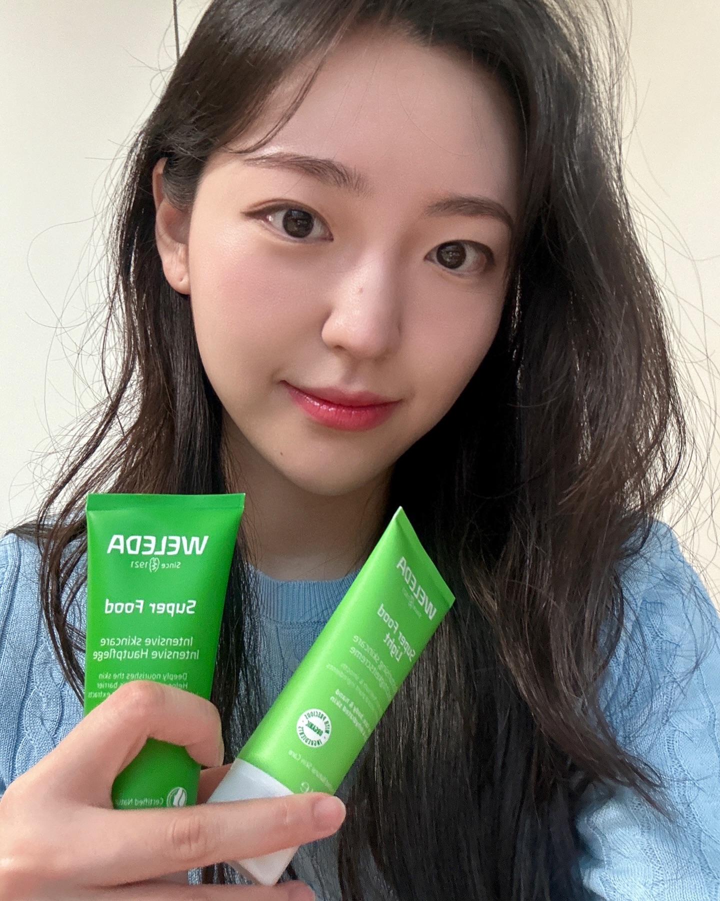 해외 셀럽들이 찐으로 사용하는 크림 체험해보기!💚

클렌징 오일은 리무버 쓸 필요없이 한번에 말끔히 지워졌고
(Before & After 비슷..하죠?🙄)

슈퍼푸드 크림은 오리지널, 라이트 버전 둘 다 있어서
활용도에 맞게 쓸 수 있어 좋았어요☺️

요즘 피부가 건조해져서
촉촉한 제형의 크림을 찾았는데 찰떡입니당💖

🌱벨레다 슈퍼푸드 크림/라이트(75ml) 2.2M
🌱벨레다 클렌징 오일(150ml) 2.8M

#제품제공 #벨레다 #벨레다슈퍼푸드크림 #슈퍼푸드크림#고보습크림추천#협찬#협찬문의#광고문의