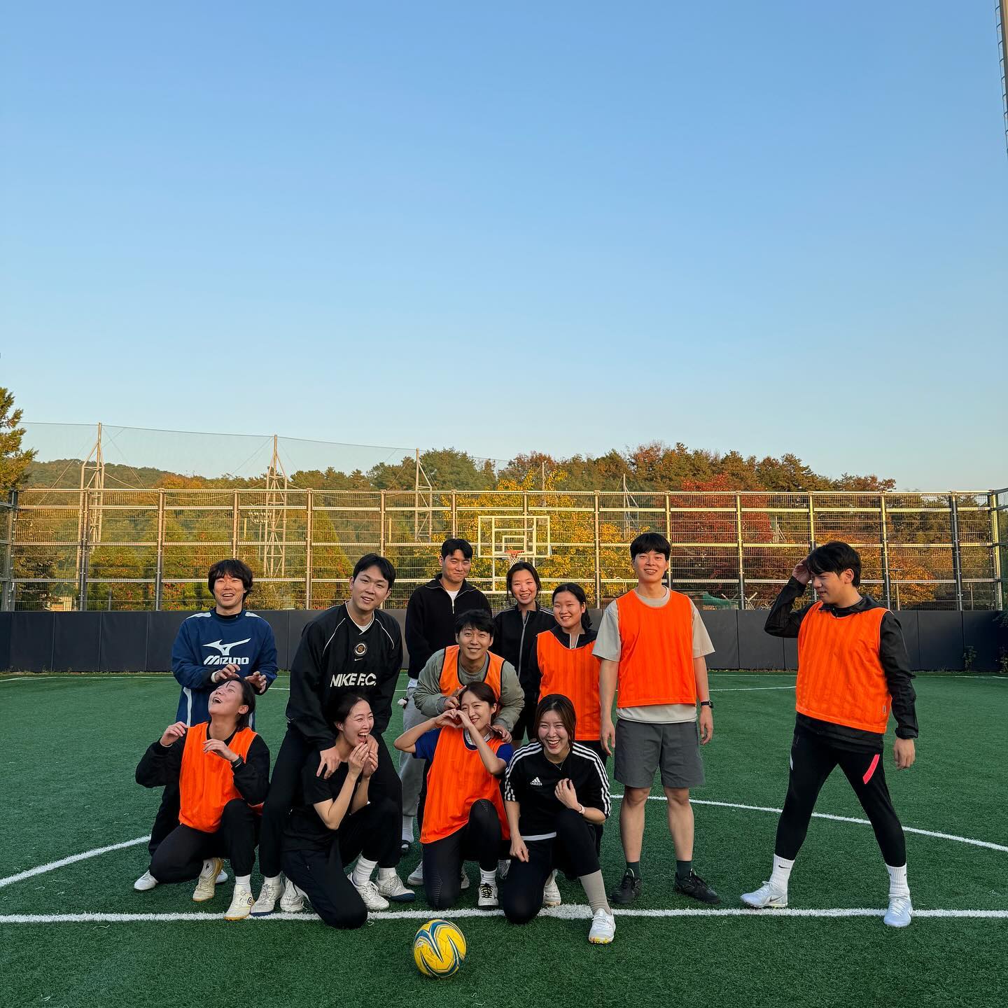 아니 이렇게 재밌을 줄이야..⚽️
현동히준이 따라서 드뎌 #풋살 시작! 🫶🏻