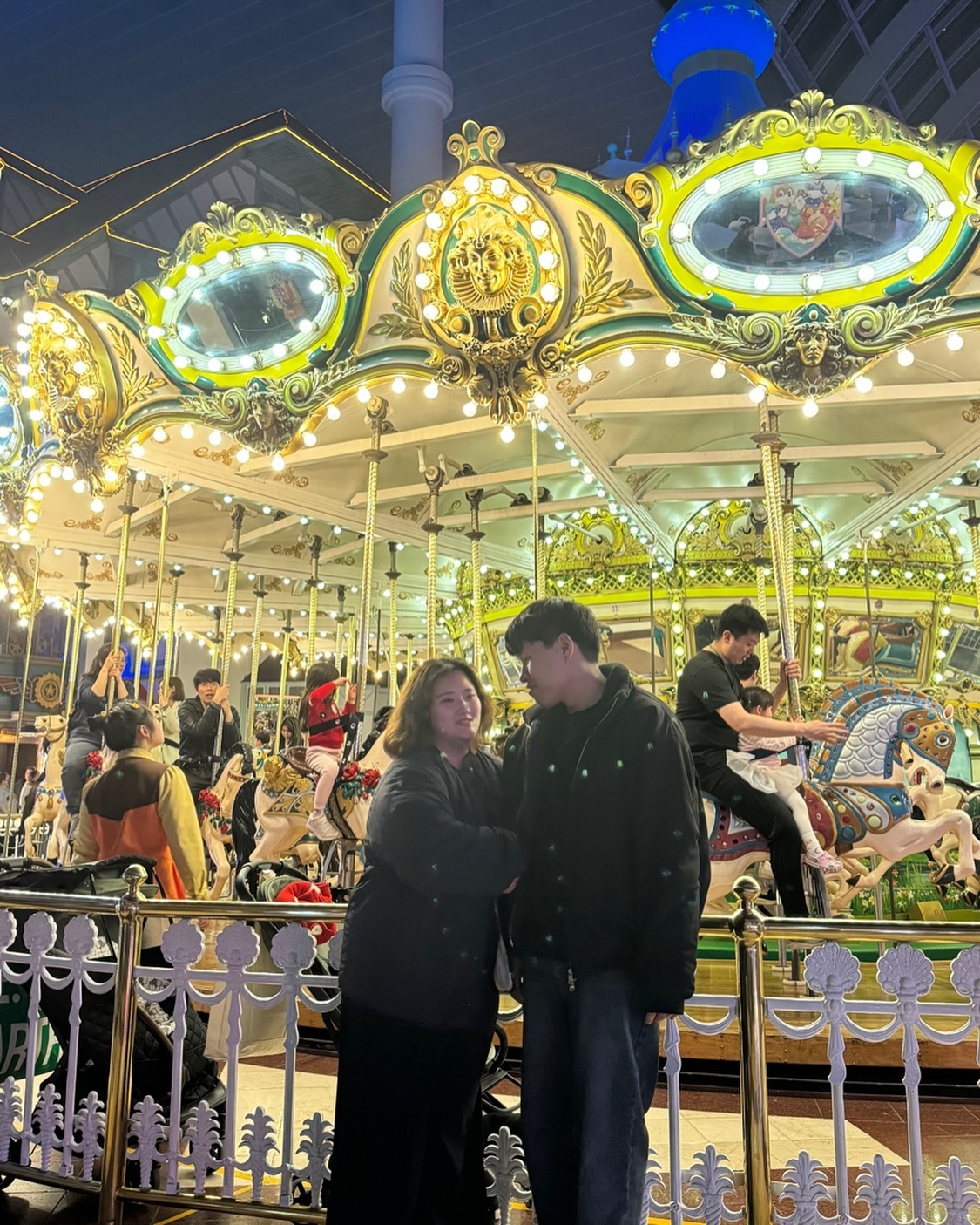 오빠의 처음은 다 내꺼야✌️

#롯데월드 #롯데월드🎡 #놀이공원 #놀이공원데이트 #잠실데이트 #잠실데이트강추 #셀스타그램 #좋반테러 #좋아요그램 #instagood #likefoefollow #lfl #fff #f4f #ootd #fashion #photo #뿅