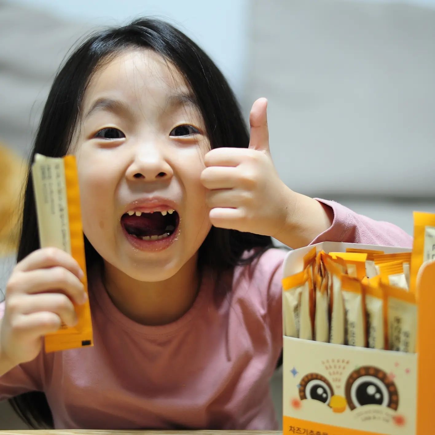 #제품제공

아이크니 우리아이 눈건강 차즈기

요즘 태블릿으로 수업하고 동영상시청도 많이 하는 우리아이
자기전에 독서 하는건 좋지만 
눈건강이 걱정되는데 어떤걸 챙겨줘야할지 고민이었는데요

아이크니 차즈기는 어린이 눈건강관리를 위한 젤리영양제로
차즈기성분이 들어있어 눈의 피로개선에 도움이된다고 해요

탱글탱글 젤리제형인데 맛도 있어서 억지로 챙겨먹이지않아도 아이스스로 찾아먹는 눈에좋은영양제랍니다 

새콤달콤 파인애플맛으로 눈에 좋은 차즈기성분과 면역력에 도움을 주는 비타민 B6,비타민 B2,나이아신 아연까지 담고 있어 
눈건강이 걱정되는 아이들에게 추천하는 아이크니 차즈기

2024년 신년맞이 이벤트로 네이버포인트 5,000포인트지급이벤트와 배송비만 내고 차즈기젤리스틱 3포 무료체험까지 해볼 수 있답니다 

#차즈기 #아이크니 #아이크니우리아이눈건강차즈기 #차즈기효능 #어린이눈건강관리 #눈건강관리 #눈피로개선 #눈에좋은영양제 #시력관리 #어린이차즈기 #젤리영양제 #차즈기젤리 #어린이건강기능식품 #어린이눈영양제 #차즈기추출물