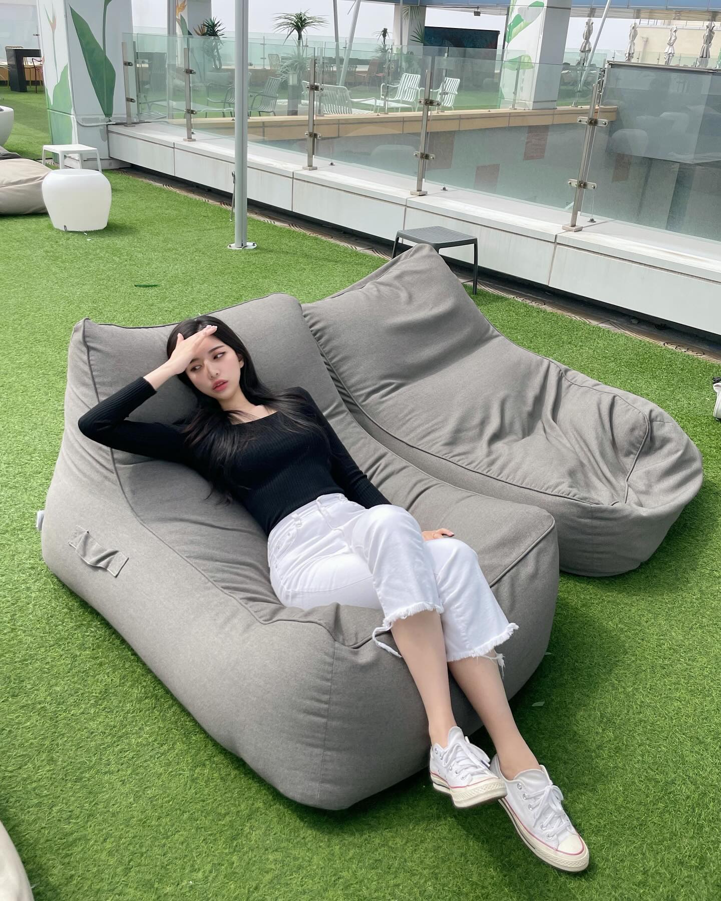 눈 부시구 등 따시구 •• 그렇다고 루프탑 카페 빈백에서 진짜 주무시는 분