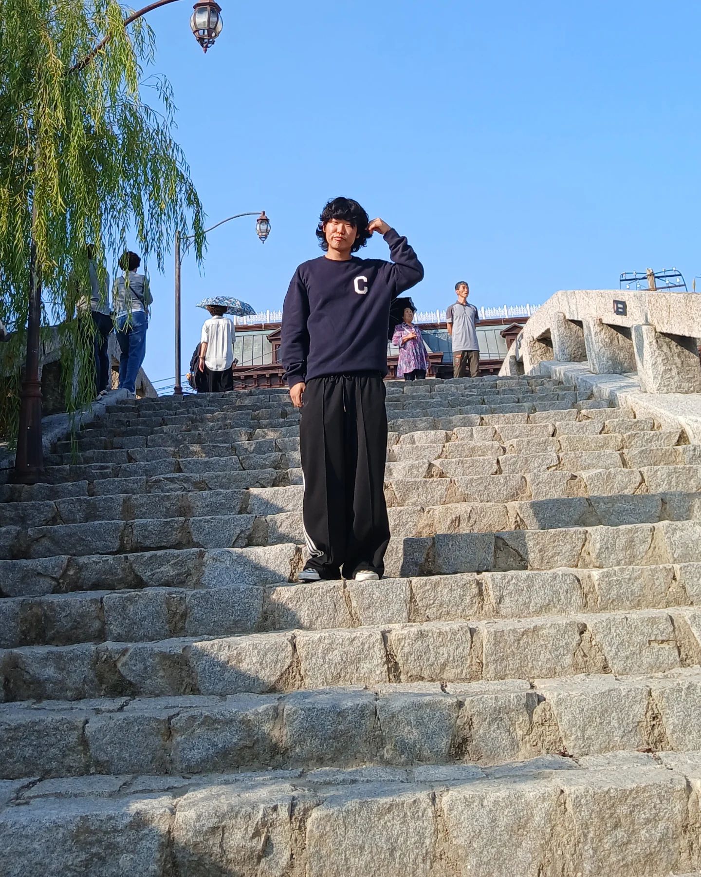 돌다리도 두들겨보고 건너라 해서

그냥 건넜습니다