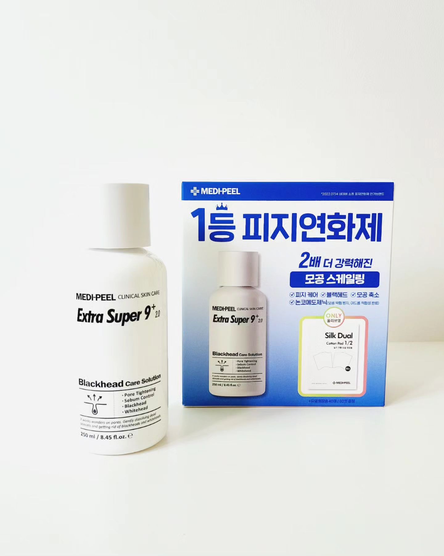 #협찬 #메디필, #medipeel #엑스트라슈퍼9플러스 #메디필엑스트라 #메디필엑스트라9 #블랙헤드연화, #메디필피지연화제 #원조피지연화제 

‘올리브영원조피지연화제’ 
업그레이드된 버전입니다~
 
이런 계절 건조함과 동시에 
피지조절이 안되어 오후 되면
악........🫣
 
세안을 잘 해도 보습을 잘 해도
해결이 안될 때.....

AHA, BHA 찾죠~^^
 
메디필의 피지연화제로 부드럽게
녹여내는 모공속 노폐물과 피지~

모공 넓어질까 걱정은 마세요~
피부진정 보호까지 가능한
특허받은 성분👏👏👏
 
아침 세안후에도 콧등에 얹어두고~
요즘은 이마와 미간에 왜이리 피지조절이 안되는지 ㅜ
이마에도 한장~~~^^
 
10분 뒤 슥슥 닦아주기만 하면 👌
 
계절에 꼭맞는 추천템입니다~^^

#올리브영피지연화제 #블랙헤드추천템 #블랙헤드코팩 #올리브영추천템 #피지관리 #올리브영코팩 #NCT재민 #NCT재민추천템 #kskincare #kbeauty