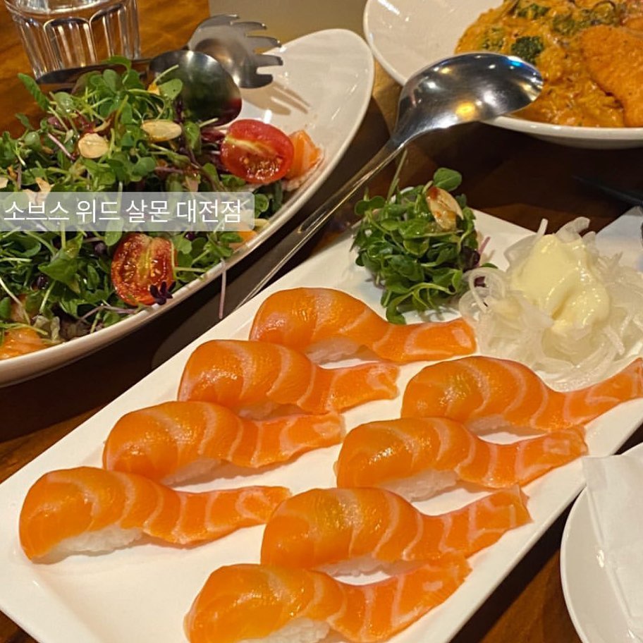 🍣 올잇이 인증 대전 연어 맛집 🍣

📍장소 : 소브스 위드 살몬 대전점

탱글탱글한 연어에 연어 샐러드는 또 기가맥효 ㅠㅠ
연어샐러드 + 연어초밥 + 연어 토마토 리조또

연어로 만든 음식은 내가 다 먹을 기세로 ,,
뿌시기 가능합니다 👍❤️