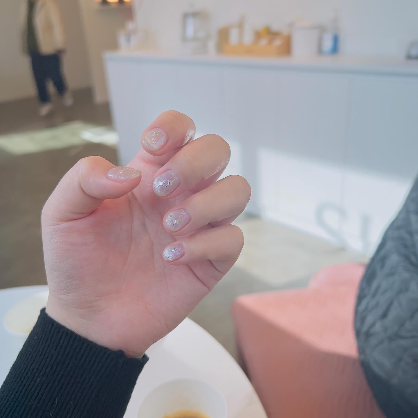 #오프날의여유

네일샵: 네일룸 홍대점
nailroom_2019 

여긴 처음 와봤는데 해주신 언니가 너무너무 꼼꼼하게 이쁘게 해주셔서 만족스럽습니다:)!!!!

위치 : 홍대입구역 8번출구를 나와서 안쪽으로 직진 >>> 왼쪽에 작은 주차장과 #하모니마트 가 보이면 오른쪽 길로 직진 >>> 쭈우우욱 가면(공원까진 안감) 오른쪽에 #나가오라멘중화소바 가 들어간 빌딩의 3층!!!✨

가격도 45,000원으로 처렴해서 좋아요~!
언니도 추천도해주시고 다음 내일할 때도 여기로…🤭🤍

🍂🍂🍂🍂
co.sulis_spa 
1인세신샵 #술리스