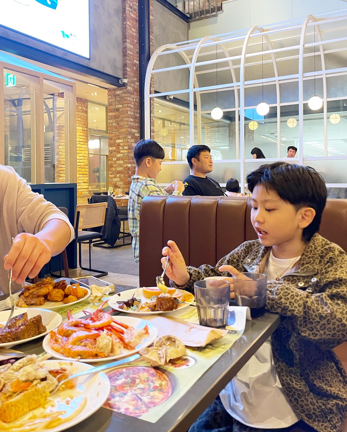 부모님 건강하시고
남편쓰 자상하시고
애기들 아프지않고 밝게 잘 커주오니 감사할뿐이지요

많이많이 사랑해❤️❤️❤️
뱃속에 우리하트아가씨도요 
오늘도 내일도 앞으로도
너희들의 즐거움은.곧 엄마빠의 행복이야

항상 건강하게 밝게 좋은일가득✌️