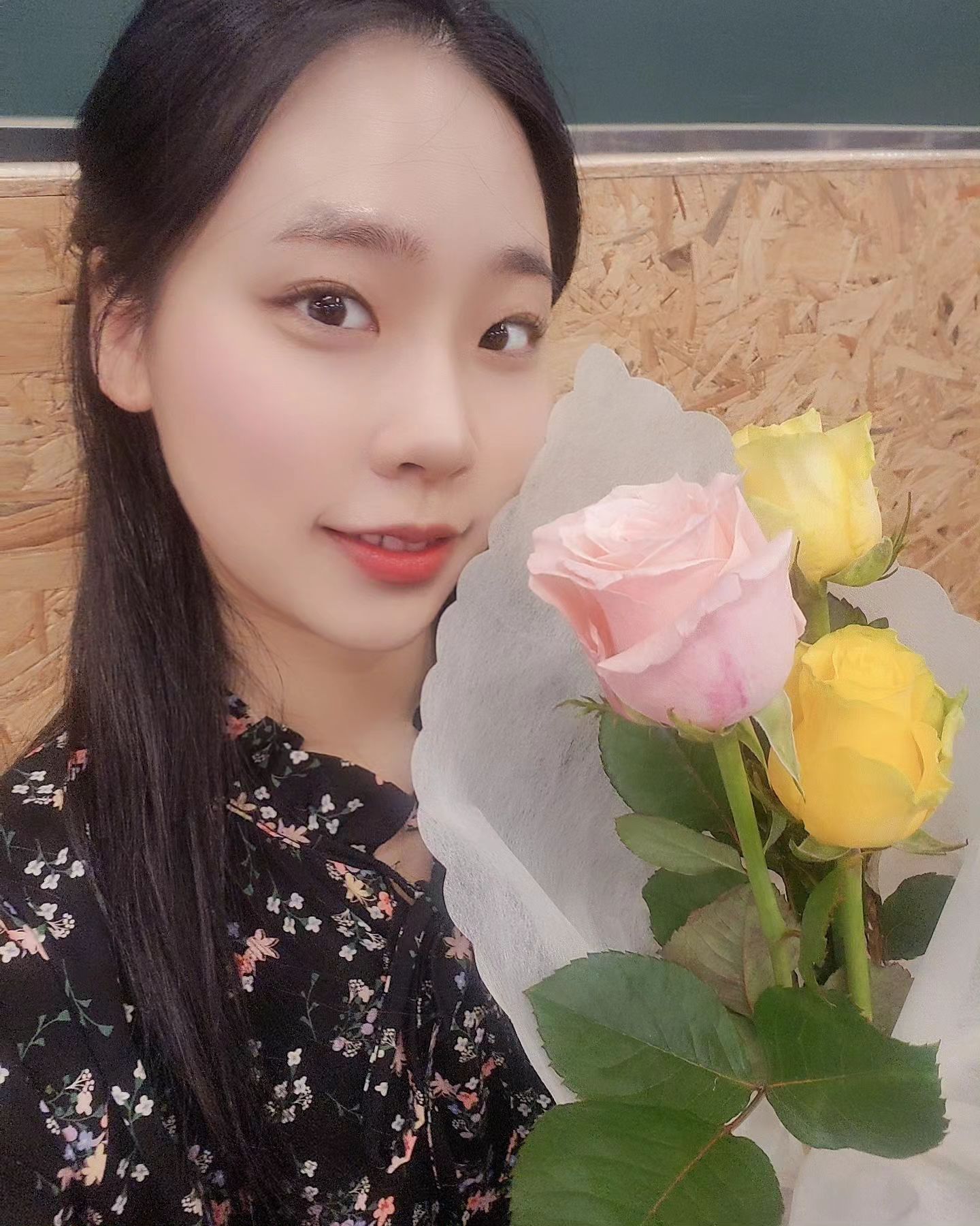 서울시 강남구 대치동 
#속눈썹펌 👀🥰

주기적으로 받아주는 속눈썹펌💕
노글루펌은 처음 받아봤는데
그래도 유지력이 좋더라구요 ㅎㅎ
이럴줄 알았으면 진작에
노글루펌으로 받을걸 그랬어요 ㅠㅠ
확실히 눈에도 덜 자극적인 느낌이에오❗️

원장님도 완전 꼼꼼하시고,,
저는 시술받을 때 눈에 자꼬 들어가서 
눈 시림을 꽤 자주 느끼는데
시술할 때 눈 시림도 없었습니당ㅎㅎ

🔴서울 강남구 대치동 919-4 1층 손네일
.
#한티역네일샵#한티역속눈썹#속눈썹맛집