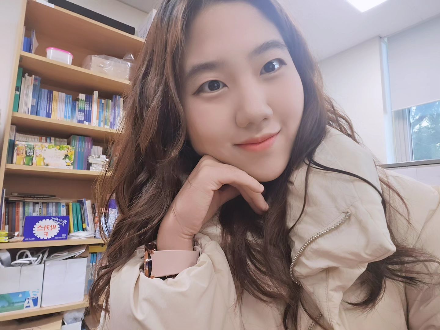 괜히 당장 열일 해야할 거 같은 bgm 챱 깔고 ~ 근황+1. 음악과 사진이 너무 잘 어울려🤭 매일매일 우당탕탕인 아침을 잘 표현해주는~ 🫨🫨