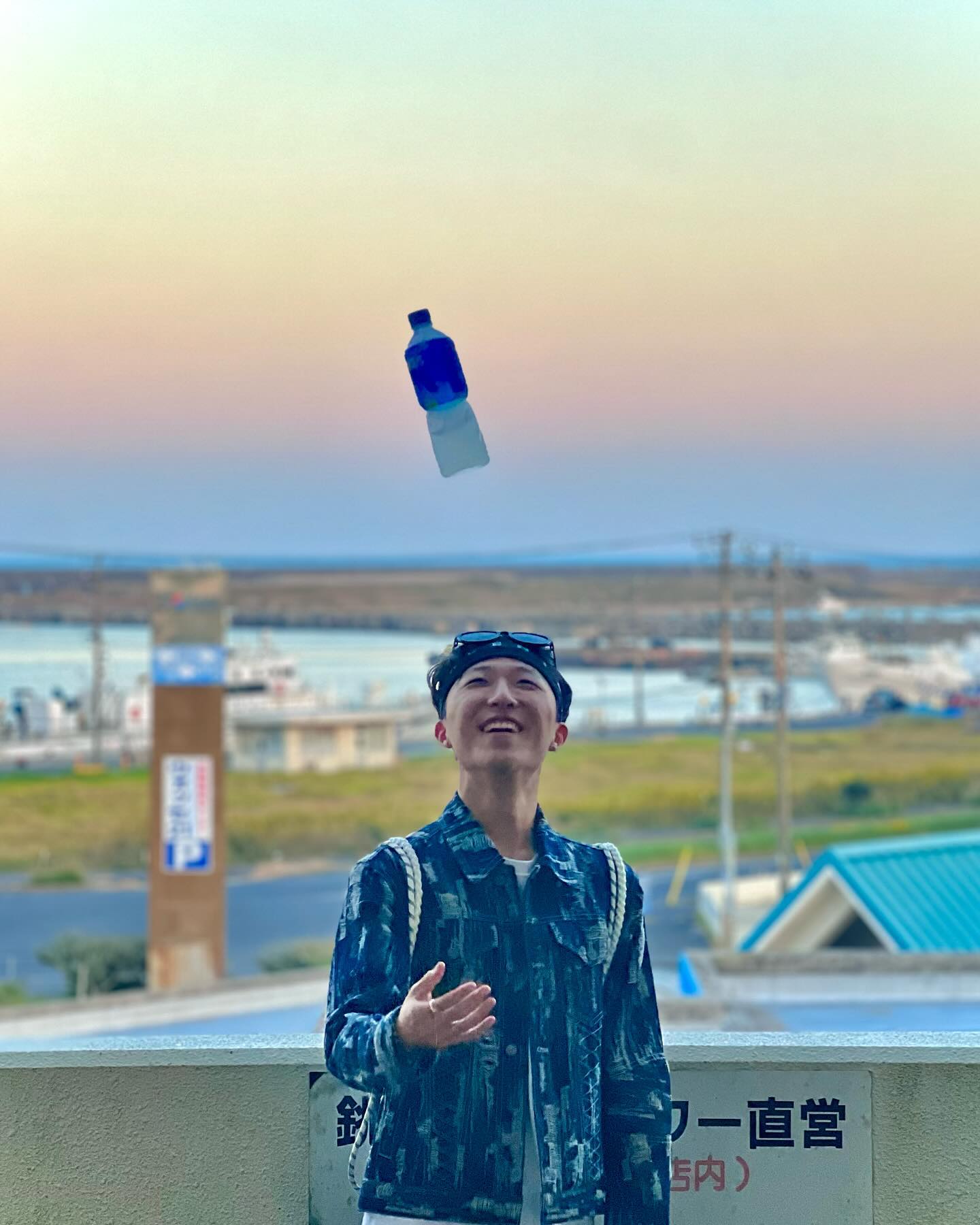 #3일차 합성아님

도쿄역에서 버스로 세시간 거리에 위치한 치바현의 조시역!
자전거 렌트 후 조시역에서부터 시작하는 하루 자전거 여행🚲🚲

일본 여행 하면서 항상 느끼는건데 일본은 자전거 문화가 정말 잘 되어 있는 것 같아요!! 교통비가 비싸서 그런가?! 자전거 길이라던가 서로간의 사소한 에티켓이라던가❗️

밤 다섯시 반쯤만 넘어도 과장 1도 없는 새벽처럼 깜깜한. 불빛이라곤 가로등 밖에 없었던 일본의 거리🌙

어두웠던 골목길 갑자기 집 앞으로 나오셔서 걱정되시는 표정으로 우리를 보며 길 가르쳐주시던 동네 어르신의 상냥함에 매우 감사드립니다🥰
어르신 없었음 엄청 헤매고 숙소 못 들어갔을듯 하네요

이번 주도 화이팅💕