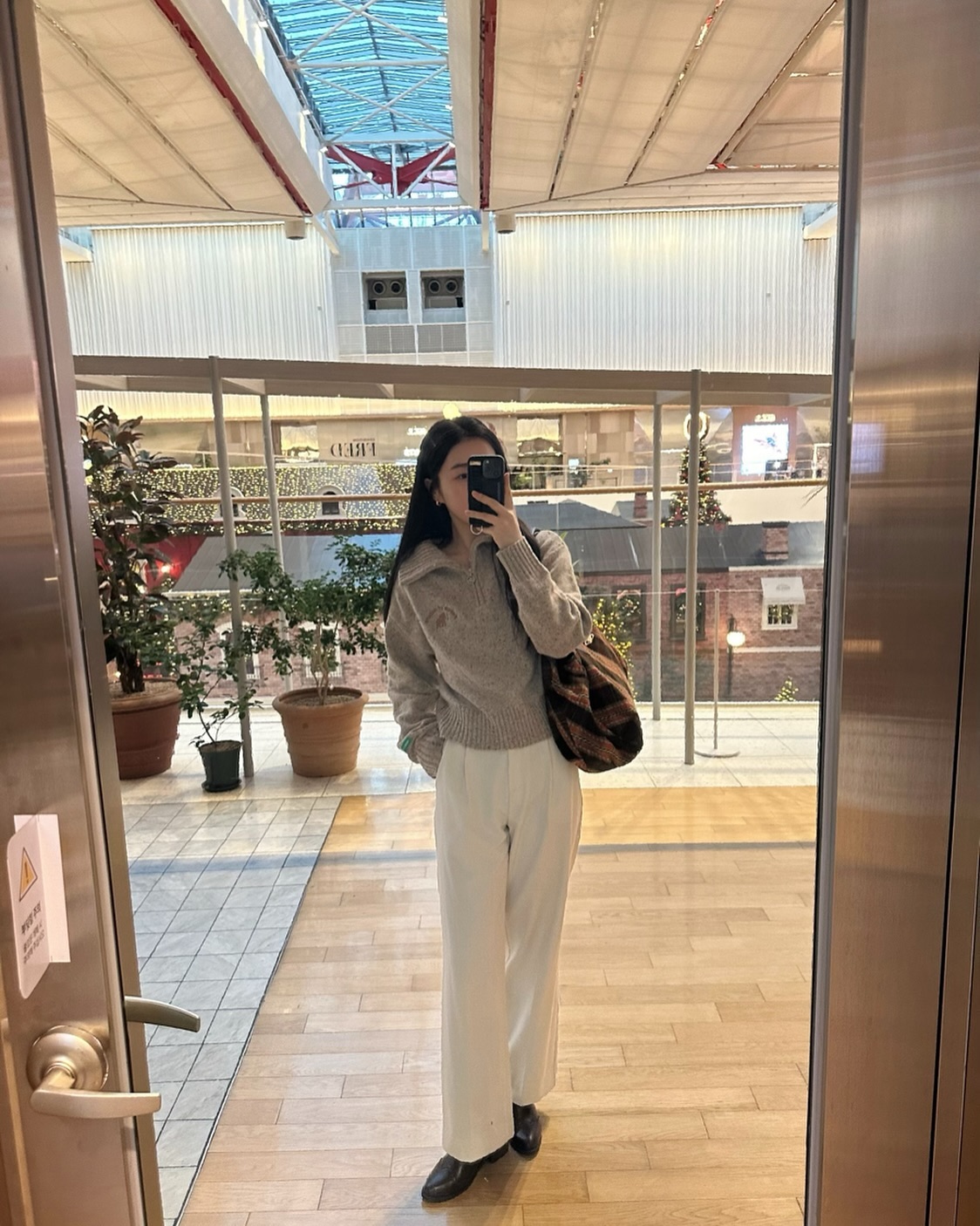 ☃️☃️
눈과 한파날씨 완전히 겨울 실감중!!
감기 조심하시구 모두 따수운 연말 되셔요🎄❤️

Top 믹스텍스쳐 하프집업 스웨터 (멜란지 베이지)
#BBCEarth #BBC어스 #플래닛크루