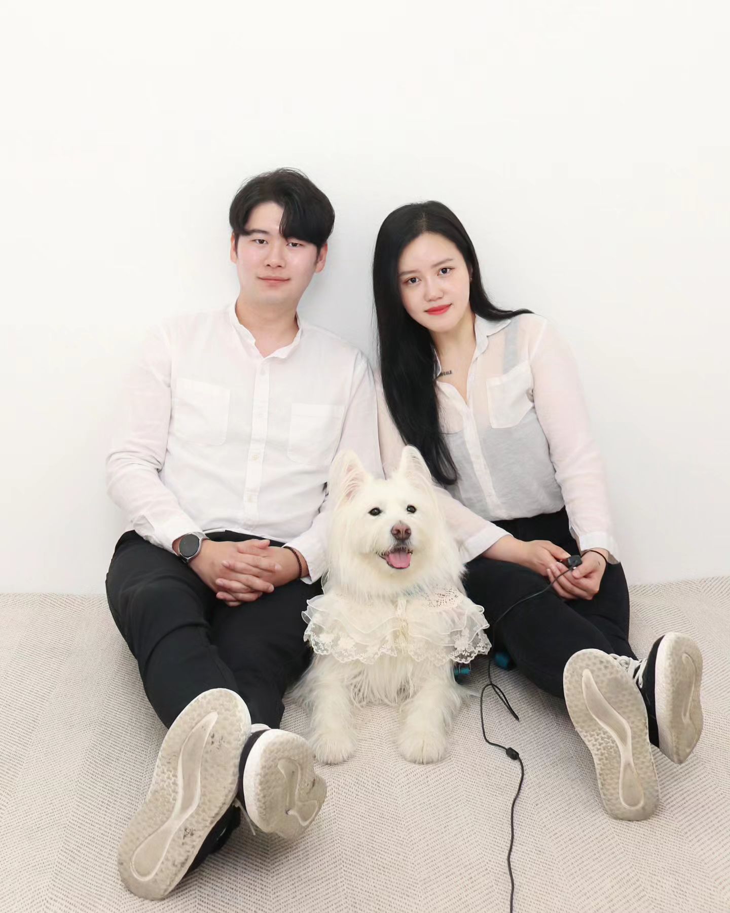 0603 김아가 3주년 기념 가족사진 💗
항상 엄마랑 아가랑 둘이찍던 가족사진이 이젠 세명이 되었슴미다☺️
우리가족 지금처럼 항상 행복하고 건강하쟈 ~!!!!
-
📷 : 스튜디오영영영 (_studio000 )
-
#일상 #데일리 #daily #28 #좋아요 #like #follow #me #selfie #셀피 #ootd #맞팔 #선팔 #소통 #팔로우 #송파 #잠실 #송파 #가족사진 #개족사진 #주말 #아가 #반려동물 #사지말고입양하세요 #셀프사진관