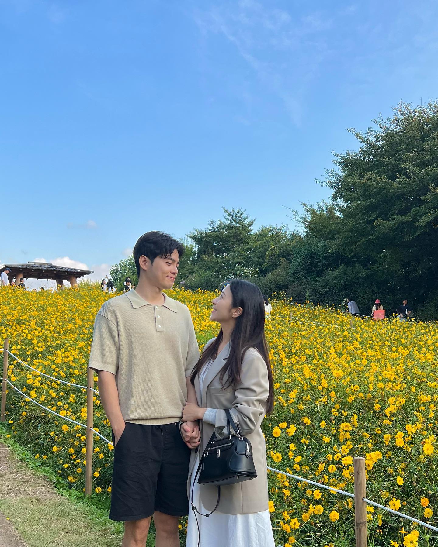 우리 결혼식 사회자가 찍어줌 💛✨🫧