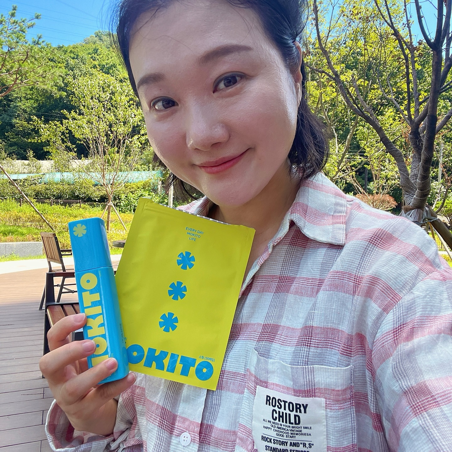 #협찬 mokito.life 

무더운 더위가 조금은 수그러져서
모기가 출몰할 시점임.......또르르🥺🥺

벌써 한방 물렸던 나 흑...😭🤯🤬

팔, 다리 부분에 간편하게 뿌리는데
향이 금방 날라가서 전혀 자극적이지도 않고
너무 좋음!!!👍👍👍
무엇보다 ⛳️야간 라운딩때 필수인 모기기피 스프레이👏👏💙

외출할때 간단히 붙일수 있는 앙증맞은 패치도
간단히 가방, 양말, 옷 위에 붙일수 있어서 좋음!🌿💙

6개월 이상 신생아부터 온가족이 사용 가능한 모기기피제🙏

미리미리 챙겨두기!😘🥰

 #모기기피제 #모기퇴치제 #모기기피제기내반입 #모기기피제추천 #뿌리는모기약 #모기스프레이 #캠핑준비물 #물놀이준비물 #계곡모기 #산모기 #이카리딘 #모키토스프레이 #아기모기기피제 #썸머패치 #모키토패치 #야간라운딩필수템 #라운딩필수템