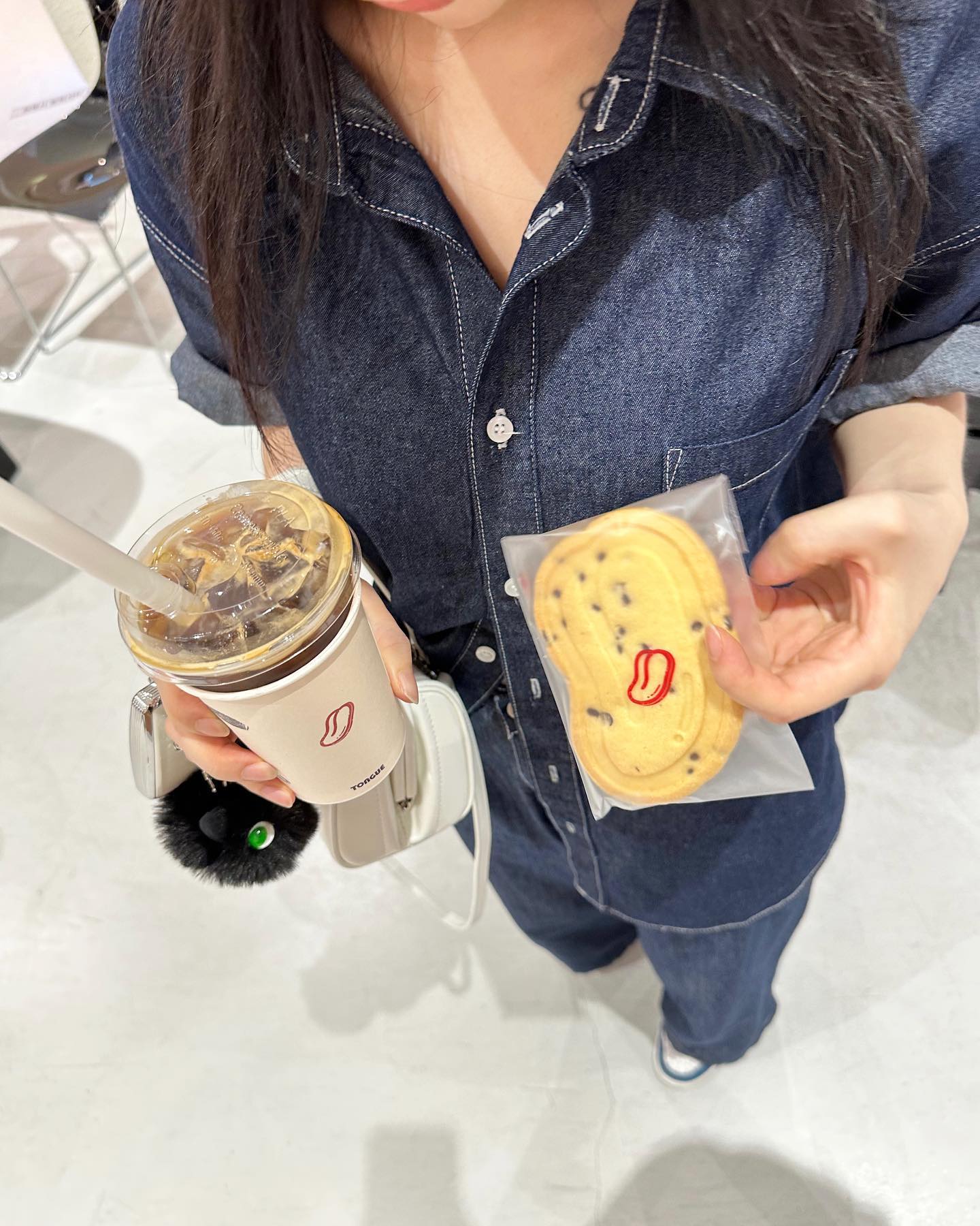 음.. 어 .. 이게 뭐냐니까 요즘 이런 자연스러운 사진이 대세라고 했다...