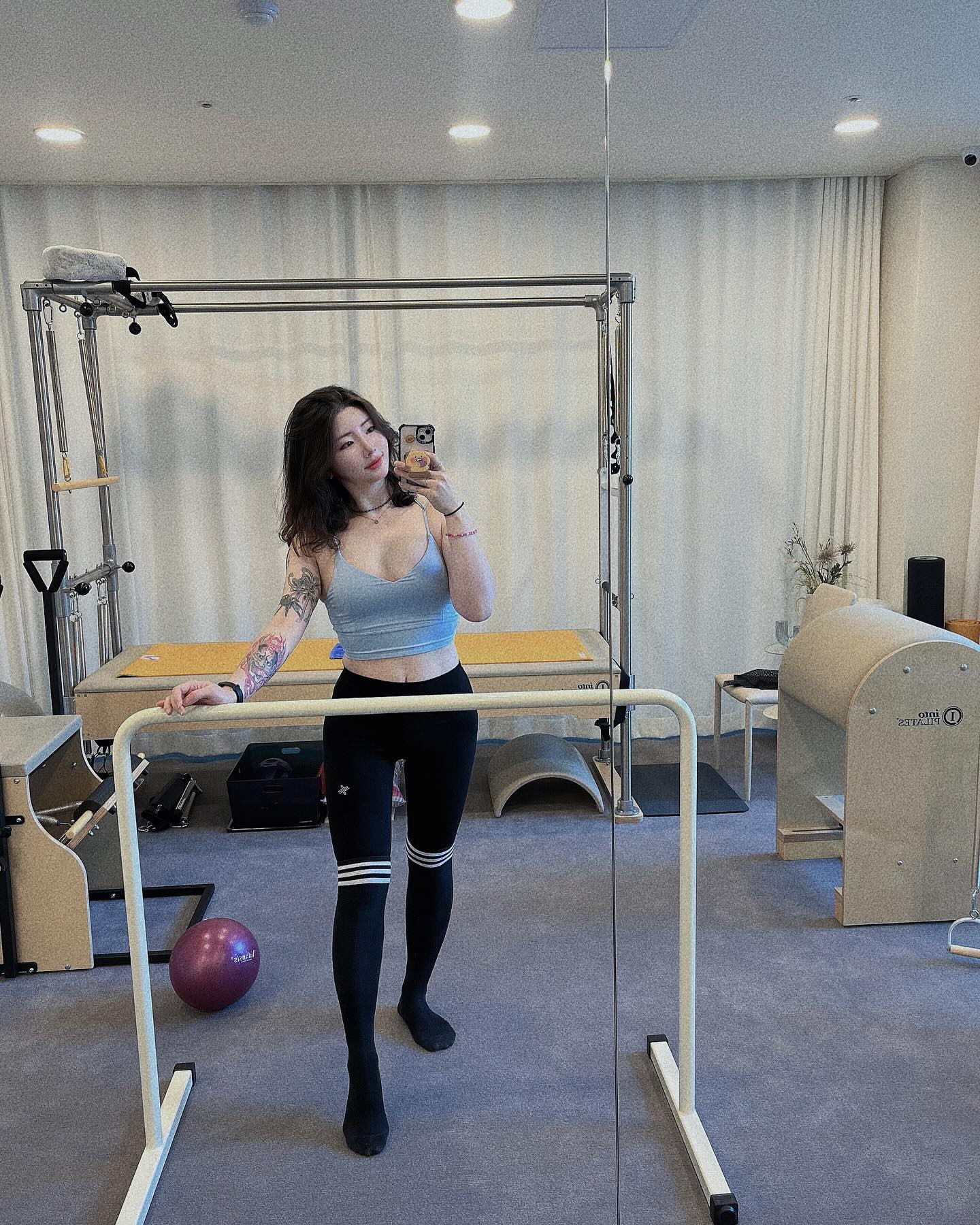 #협찬 #트리마란필라테스
#마곡필라테스 인 trimaran2023 에 다녀왔어요💪💪

기구 필라테스 오랜만👀

-

✨트리마란만의 차별성 Top.3✨

☝️인바디가 아닌 [ 피트릭스 바디 스캐너 ] 사용 / 마지막 사진 참고
> 필라테스는 소근육을 잡아주기 때문에 전체적인 틀을 잡는 인바디보다 체형 균형까지 섬세하게 확인가능
🤘호텔, 병원 출신 원장님의 차별화된 디테일함
🤟귀여운 강아지 마스코트

-

올 해 오픈해서 매우 깨끗하고 쾌적할 뿐더러 섬세하고 친절하고 디테일한 원장님의 강의에 잘 안쓰던 근육까지 쫙쫙 쓰고 왔더니 기분이 매우 좋더라구요💪💪🥰

프라이빗한 레슨 공간과 그룹 레슨을 위한 공간이 나뉘어져 있어서 각자의 선택에 맞춰, 강의 내용에 맞춰 다양한 기구를 사용해볼 수 있어요❣️

단순한 운동이 아닌 체형과 내 몸의 균형까지 전문적인 케어를 받고 싶다면! 정말정말 트리마란 추천드려요‼️‼️
.
.
.
.
#비비_데일리룩 #프리랜서모델 
#직장인운동 #운동하는여자 #눈바디 
 #발산필라테스 #마곡나루필라테스 #마곡역필라테스 #발산역필라테스 #마곡나루역필라테스 #양천향교필라테스 #김포공항필라테스 #강서구청필라테스 #공항시장필라테스 #우장산필라테스 #화곡필라테스 #송정필라테스 #방화동필라테스