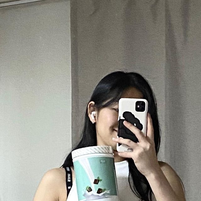 SeoYeon 서연✨ on Instagram: "#협찬 @proteinstory 다이어트중에도 단건 포기 절대 못하는 나를 위한 프로틴 등장🫶🏻✨ 이제 슬슬 여름 준비해야 하는데 다들 건강하고 맛있게 다욭 하자구요💪