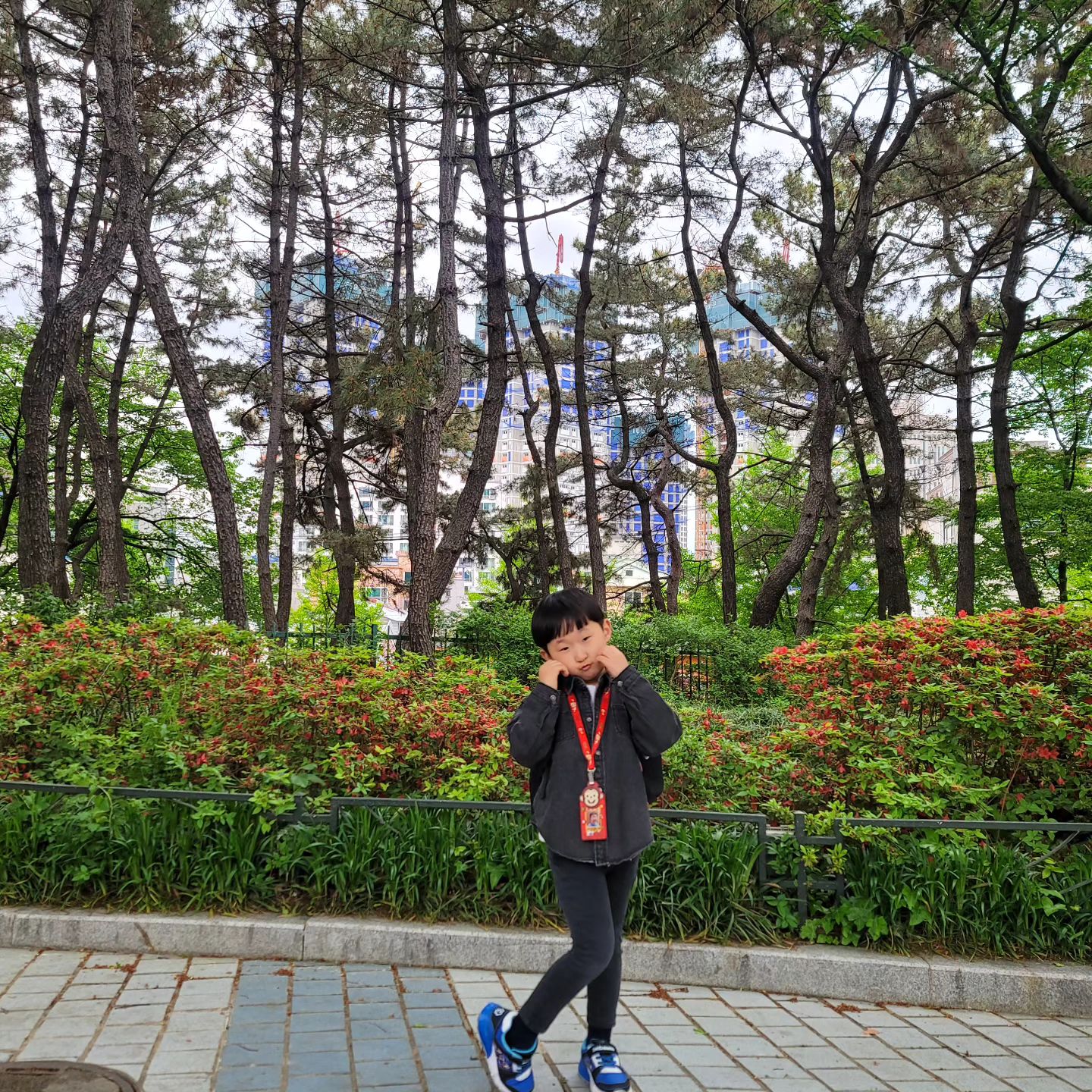 울귀요미 볼하뚜❤

내새꾸 기럭지보소🥰
.
.
.
#8살아들
#포즈척척
#블랙청남방
#블랙진
#다잘어울려