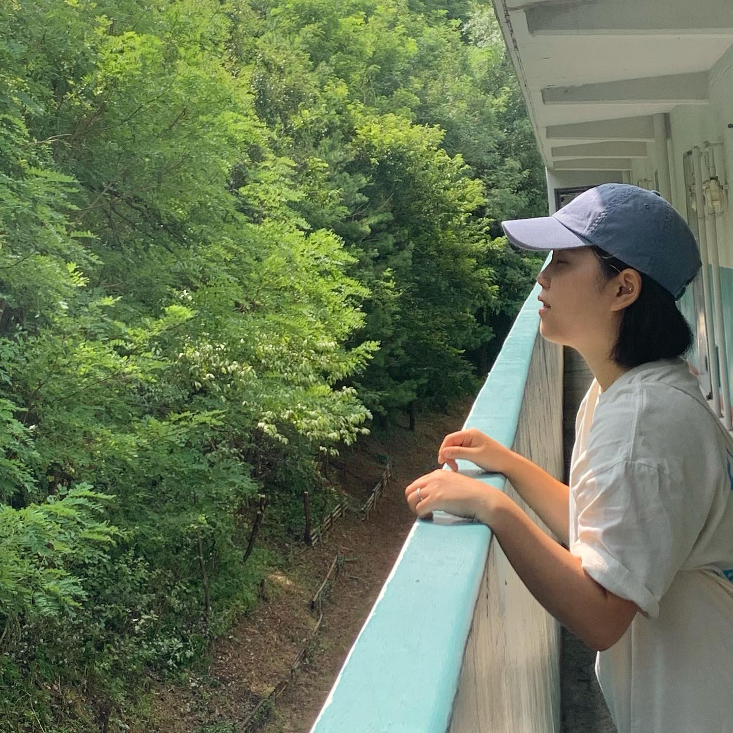 요새는 조급한 마음이 전혀 들지 않고 해내야 한다는 주문도 외우지 않는다. 자연스럽고 가볍게 하루의 목표를 해내고 틈나는 대로 기쁨을 누리고 있다. 언젠가 닿을 삶을 위해서! 점점 가을과 가까워지고 있으니 무사히 여름을 보내고 싶다...🫧

1. 피티가 끝나고 수영을 시작했다
2. 새벽수영은 생각보다 졸리다
3. 강릉에서 바다 수영을 시도했지만 태풍 영향으로 높은 파도풀이었고 너무 무서웠다;;
4.재밌는 책을 읽고 있다 아주 천천히...
5.빨리 후드티 잠바 입고싶다 끝 🧣