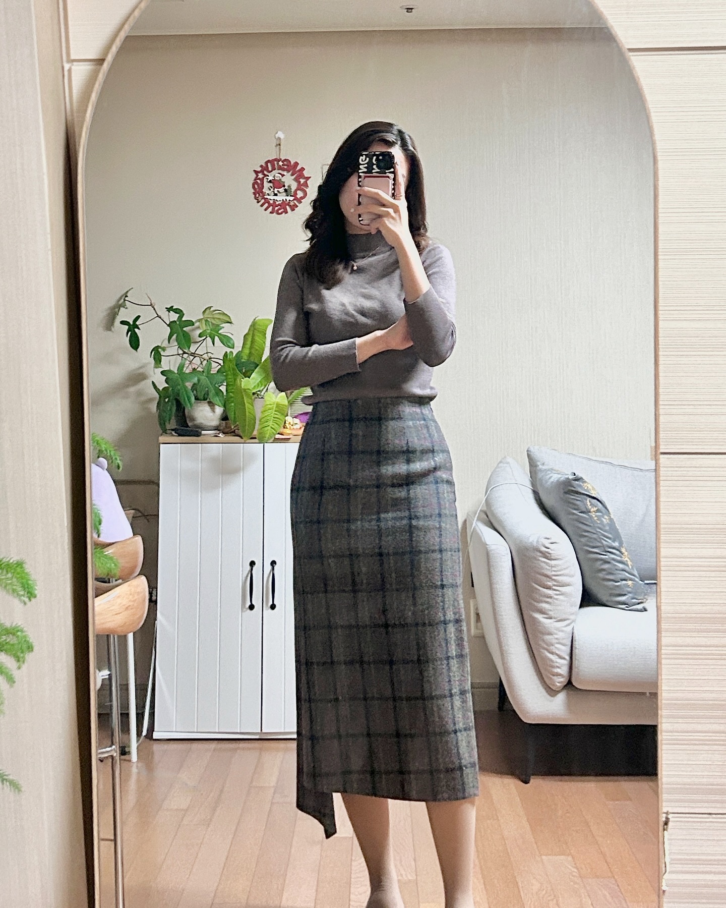#glamjh_ootd #뗘니룩 
금요일은 빠른퇴근하기👀✨
작년에 자주입던 니트 간만에 꺼내구 체크스커트🎀
