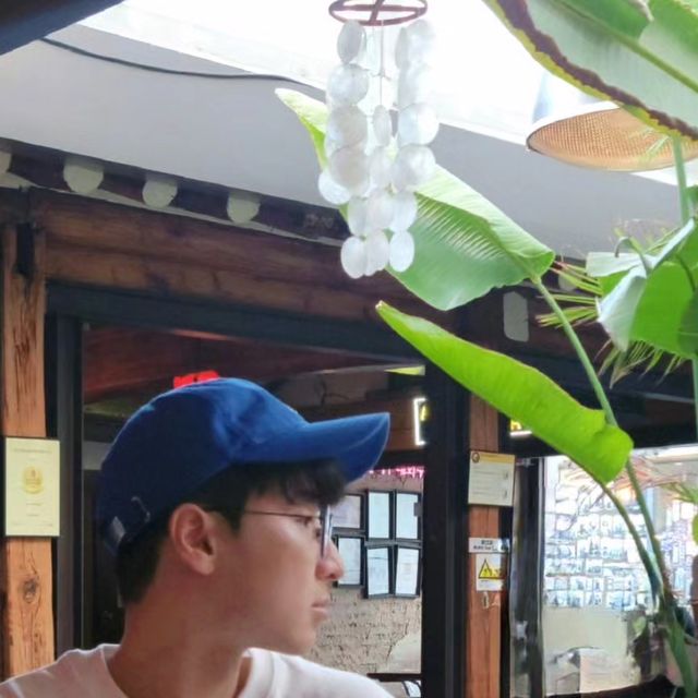 Foreast(Andrew LEE) on Instagram: "#협찬 @standarderror_official 힐링으로 마무리하는 여름휴가 Selling Point💸 -고품질 원단을 이용하여 국내 자체 제작 -옷의 변형을 최소화하기 위해 텐터/덤블 워싱 -자