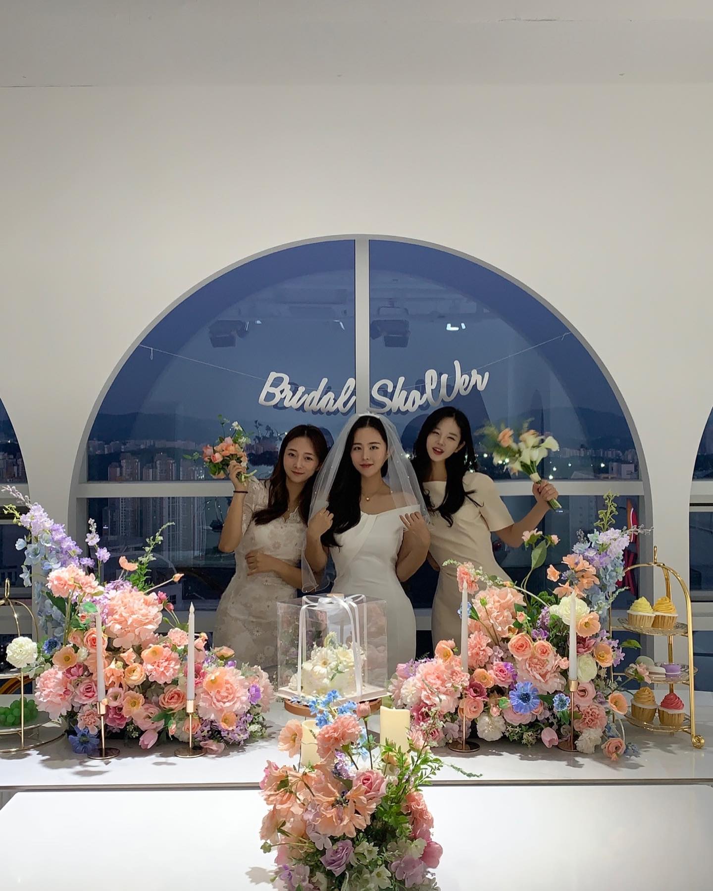 디데이 지나고 올리는 초영브샤👰🏻‍♀️
초코 가는거 봐서 얼마나 다행인지..
🤍 
요기 스튜디오 너무 이쁘당…🤎
#브샤#브라이덜샤워#스튜디오온더탑