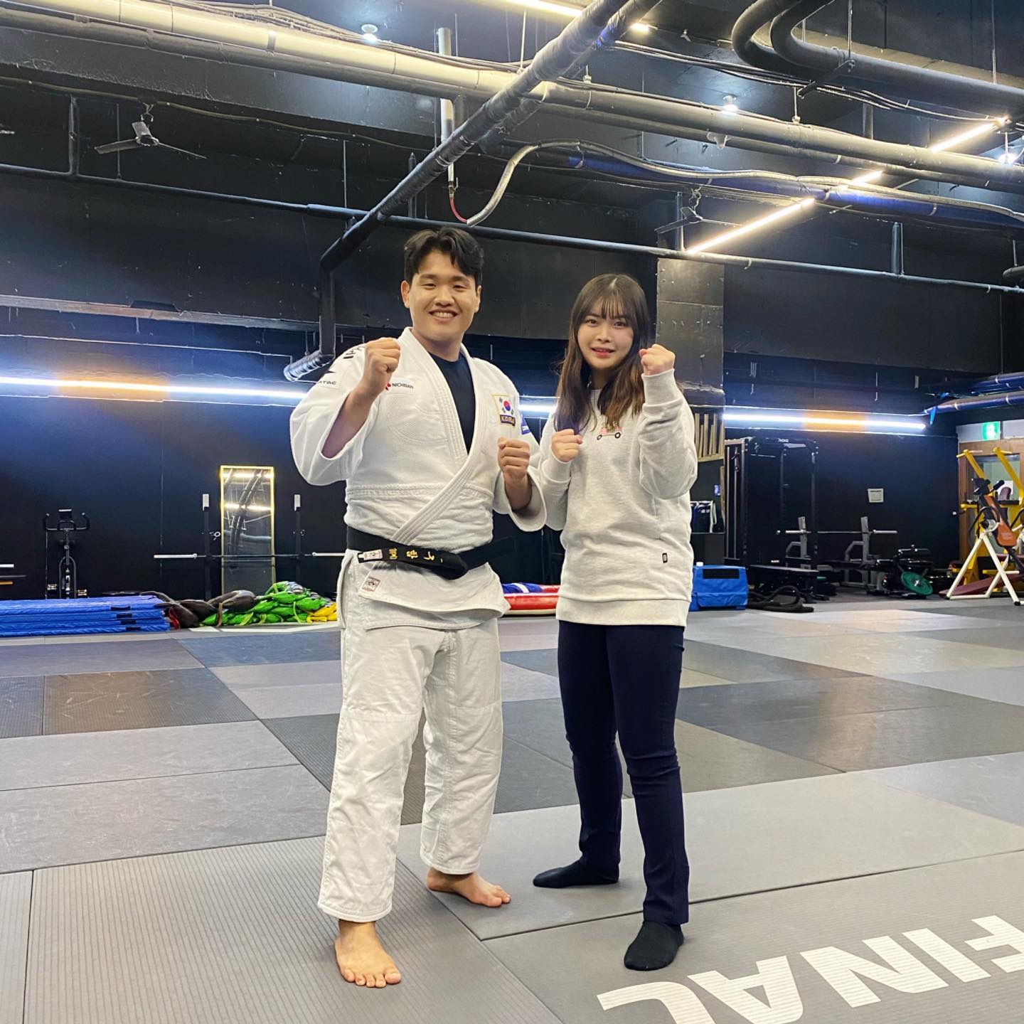 2020 도쿄올림픽 유도 은메달리스트 조구함 선수님의 첫 촬영!!
시합으로 봐도 신사다움을 느꼈지만.. 실제는 신사 중의 신사 그자체였습니다❤

선수님의 앞날 계속 응원할게요!!!화이팅입니다!!☺️☺️
.
.
.
.
.
#조구함 #유도 #올림픽메달리스트 
#유도꿈나무 #되고싶어요