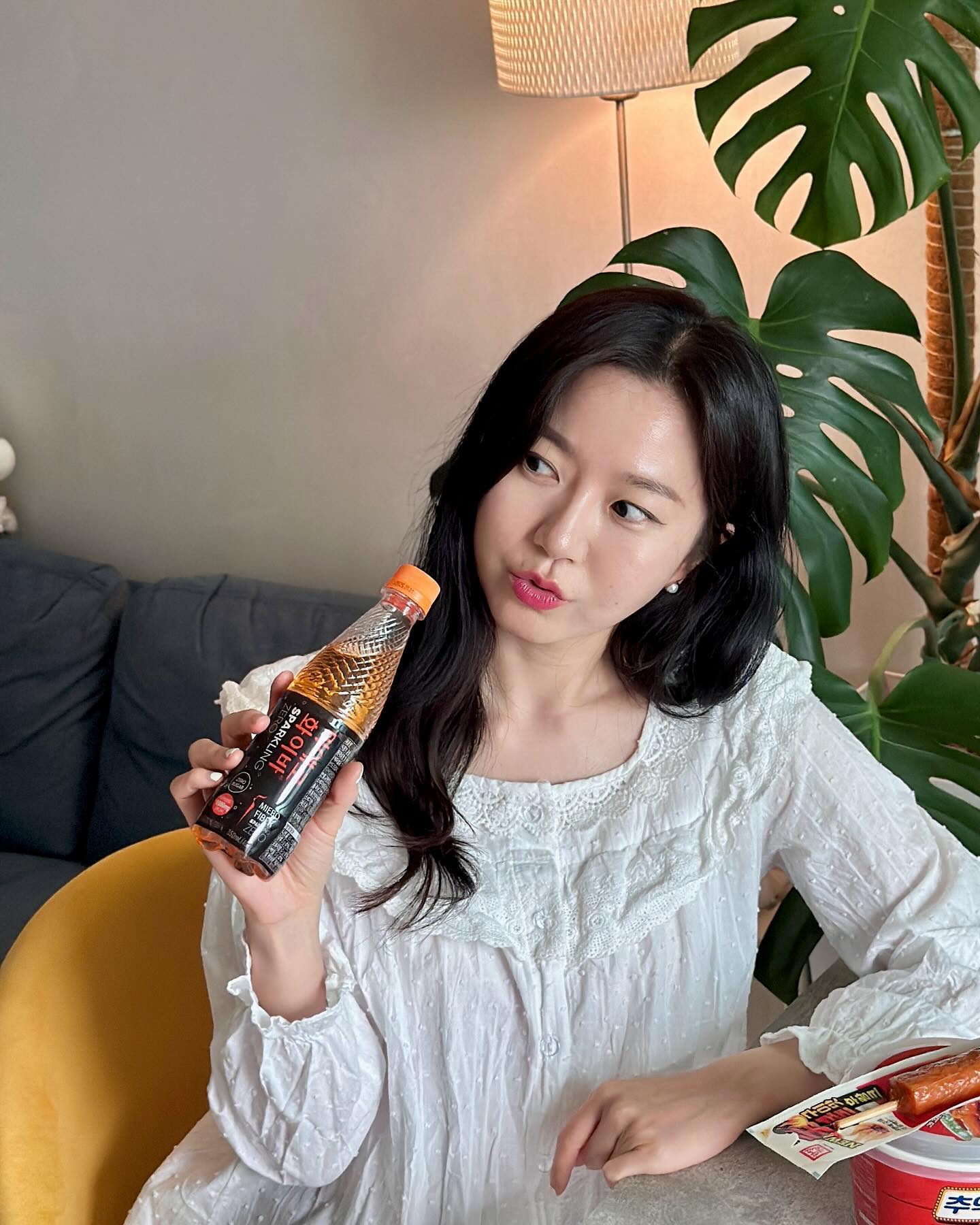 #협찬 
‘미에로화이바 스파클링 제로’ 를 줄여서 ‘미화바스제’ 🥰
내가 생각하는 케미 꿀조합은 🩷떡볶이&핫바🩷
원래 호불호 없이 좋아하는 건강한 음료 미에로화이바에, 
시원한 탄산+제로슈가이니 맘편하게 간식 먹을 수 있죵~? 

게시물 내 친구 언급하면 에어팟 맥스의 추가 경품까지 있대요!! 
chan_diario 언급 완료 🖤

다들 왕쉬운 이벤트 참여해보쟈!! 
mierofiber.official 
#미화바스제 #미에로화이바스파클링제로 #편의점꿀조합이벤트
