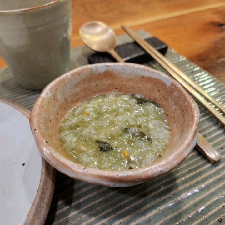 #대구상견례한정식 장소로 많이 찾는 
청담동한정식에 친정부모님과 다녀왔다.

한정식은 다 비슷하지 라고 생각했으나
일단 음식을 먹어보면 깊은 맛이 다르더라.

식당을 운영하셔서 입맛까다로우신
친정부모님 맘을 사로잡음

고급스러움과 친절함 음식 맛까지 만족스러웠던 곳 💛

#청담동한정식 #대구청담동 #대구상견례맛집 #대구한정식맛집