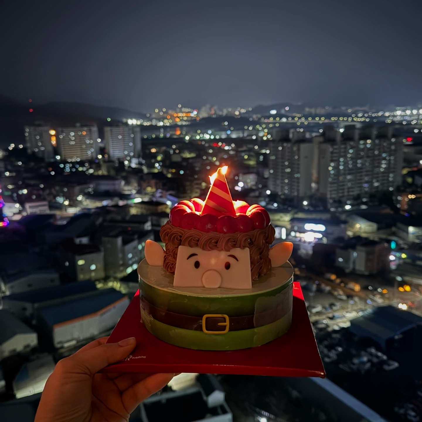 산타할아버지.. 왜....즐거운 연말에....
저에게 이런 시련을주세요..왜...🥲🥹😔😵‍💫